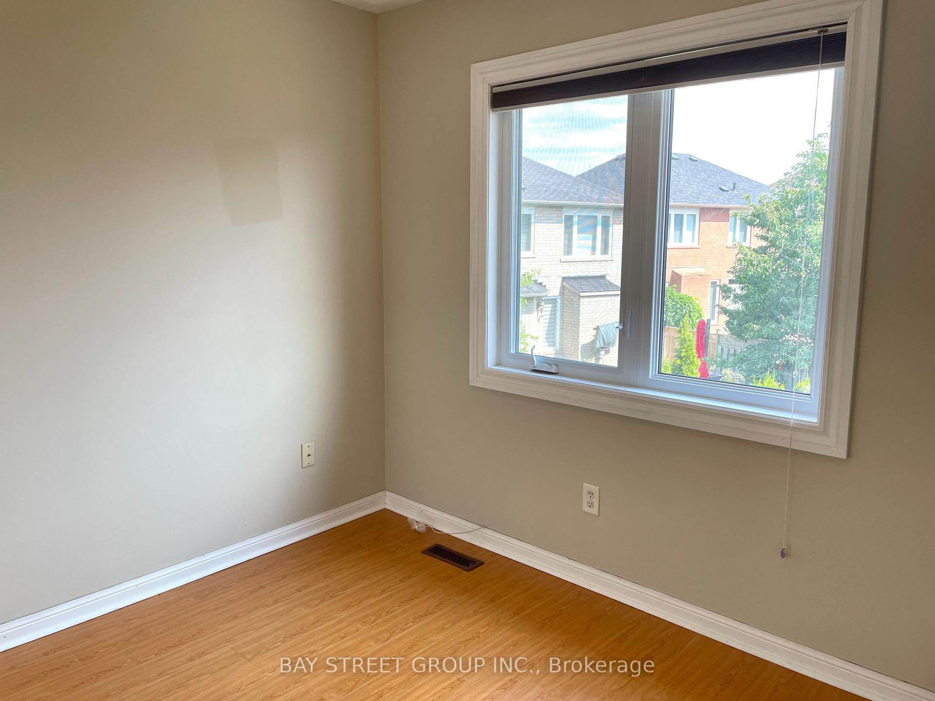 Photo 13 of 5 Madeira Avenue, Vaughan, Vellore Village — HOMEH