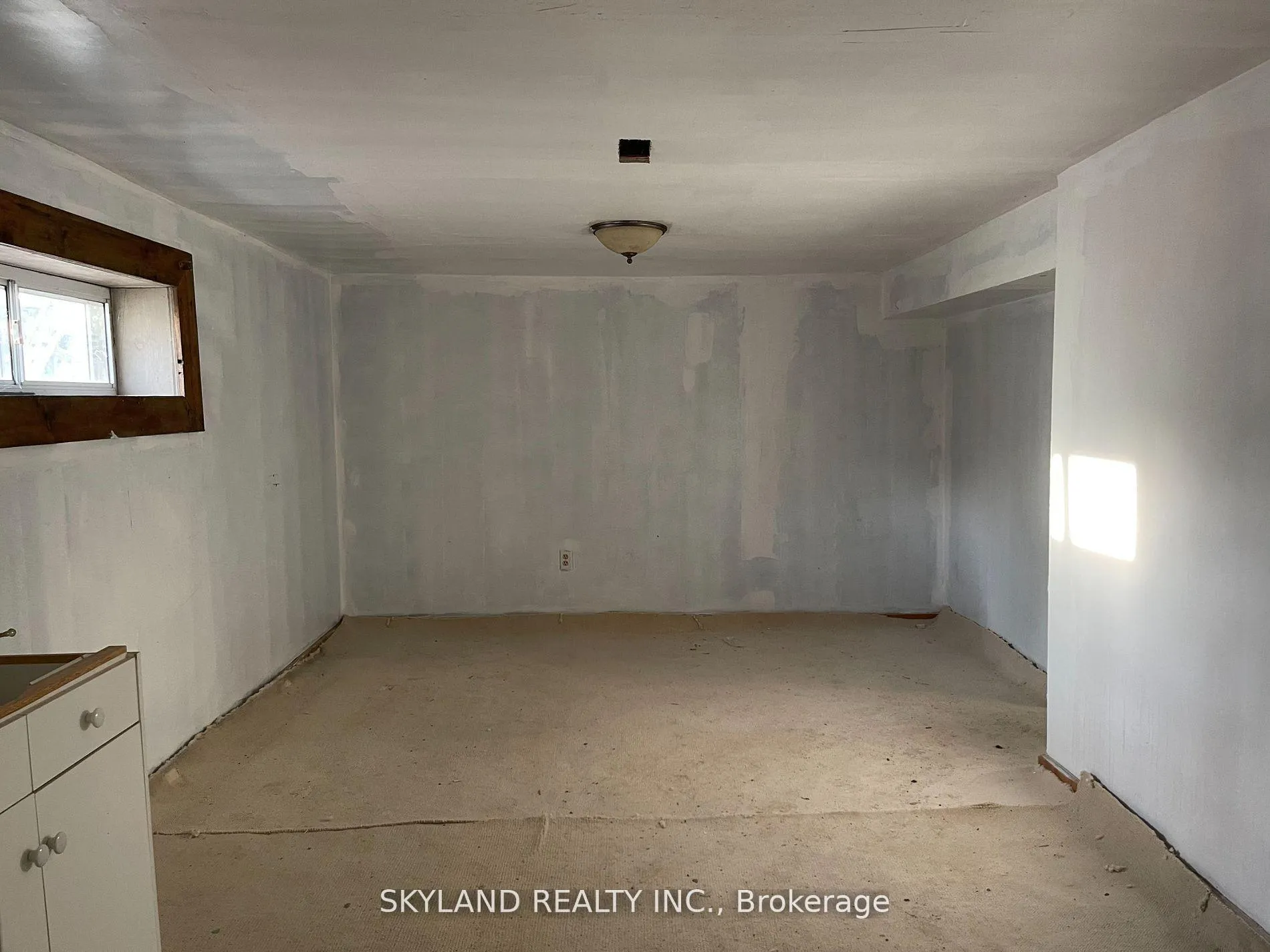 Photo 10 of Unit Unit A, 14170 Yonge Street, Aurora, Aurora Estates — HOMEH