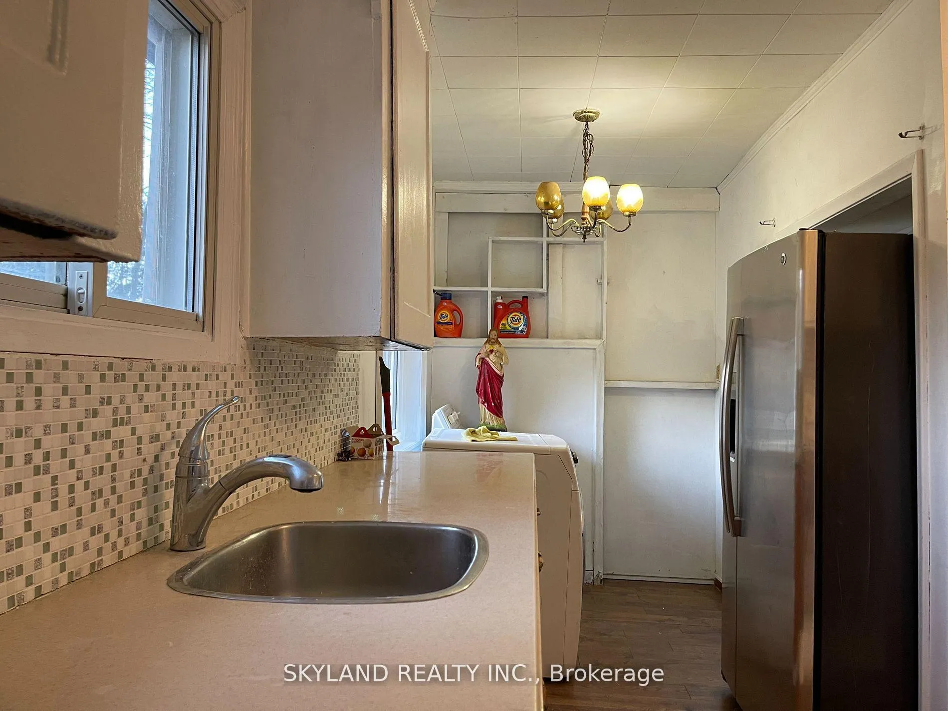 Photo 12 of Unit Unit A, 14170 Yonge Street, Aurora, Aurora Estates — HOMEH
