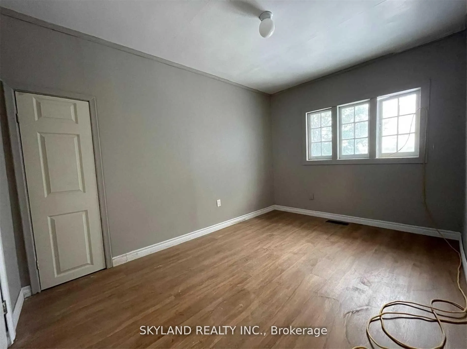 Photo 13 of Unit Unit A, 14170 Yonge Street, Aurora, Aurora Estates — HOMEH