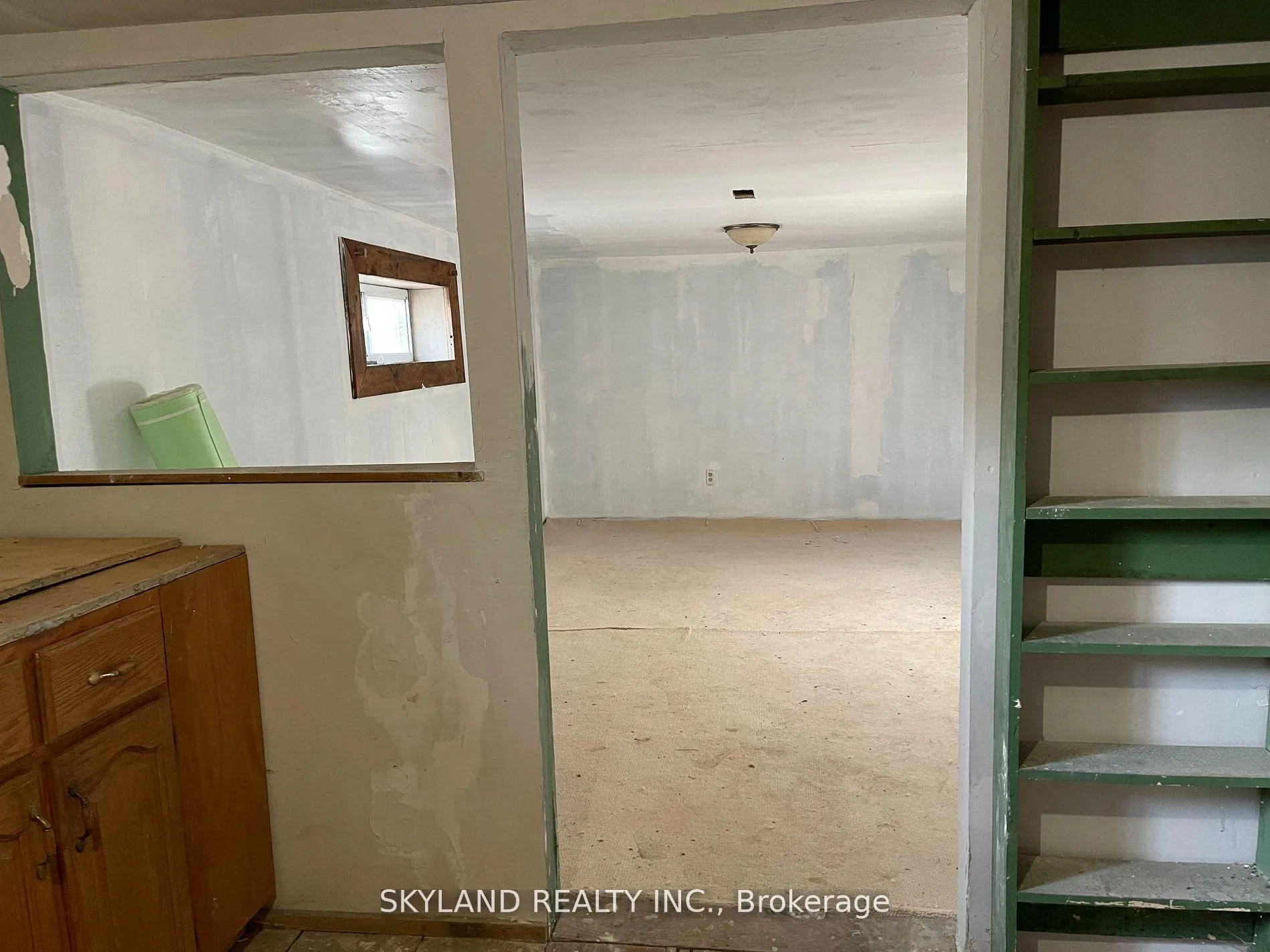 Photo 15 of Unit Unit A, 14170 Yonge Street, Aurora, Aurora Estates — HOMEH