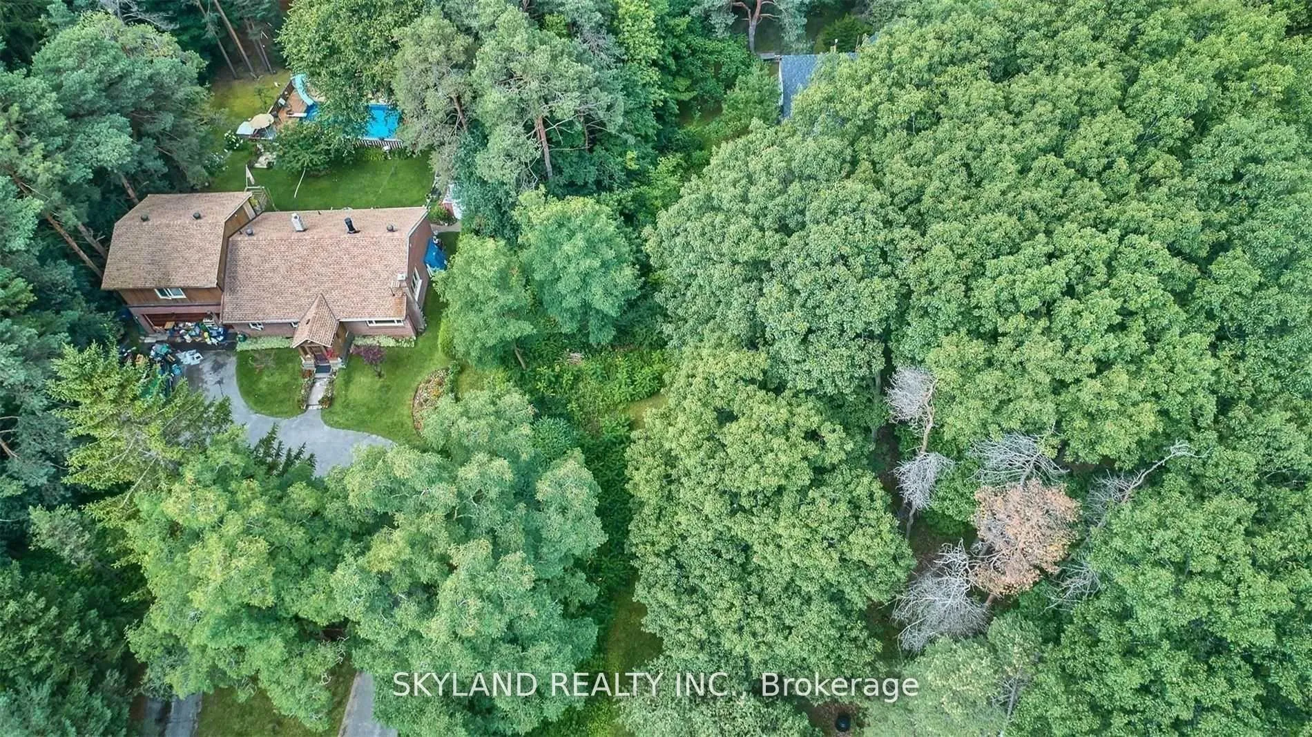 Photo 18 of Unit Unit A, 14170 Yonge Street, Aurora, Aurora Estates — HOMEH