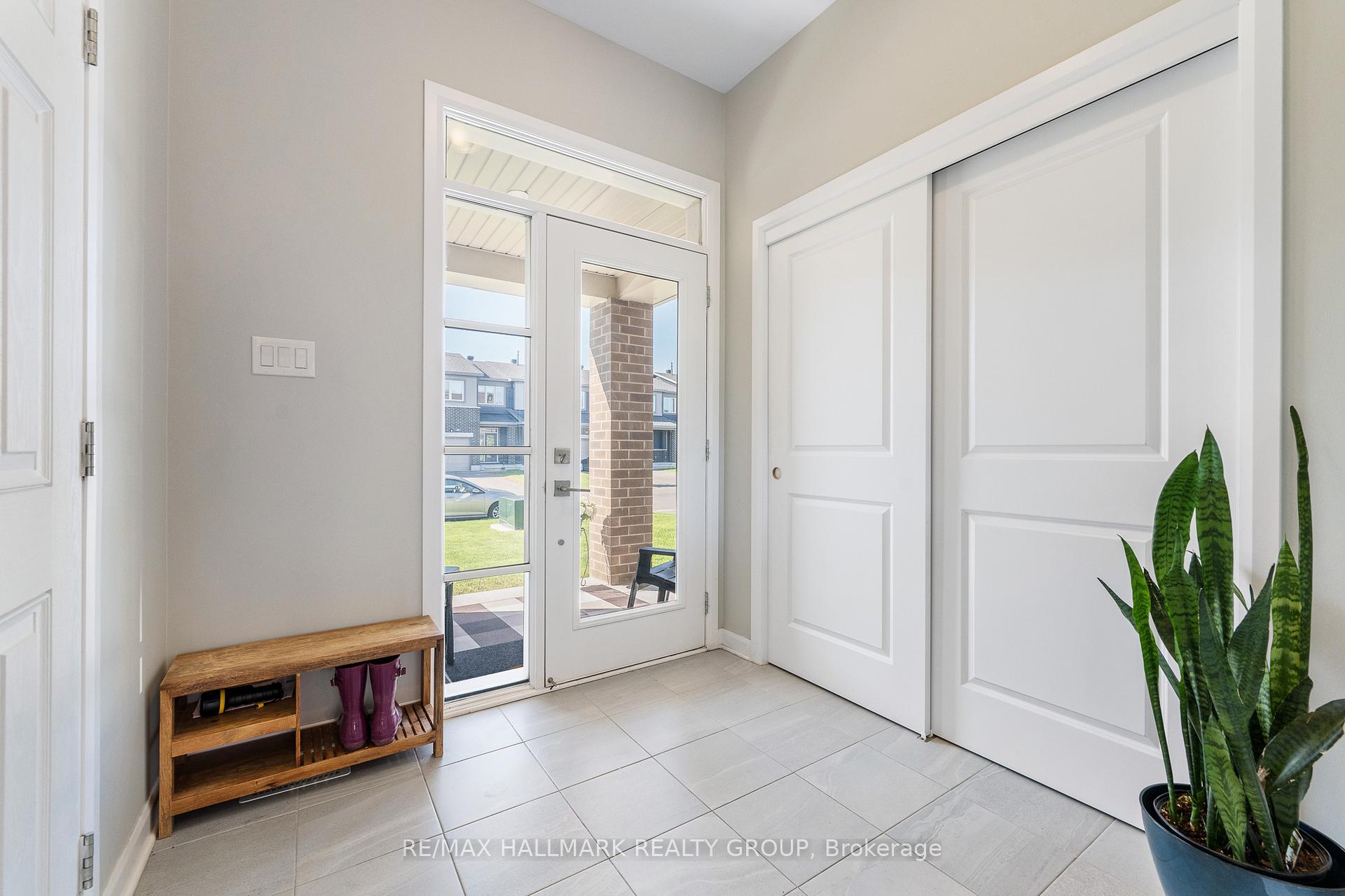 Photo 4 of 39 Gardenpost Terrace, Ottawa, Avalon West — HOMEH