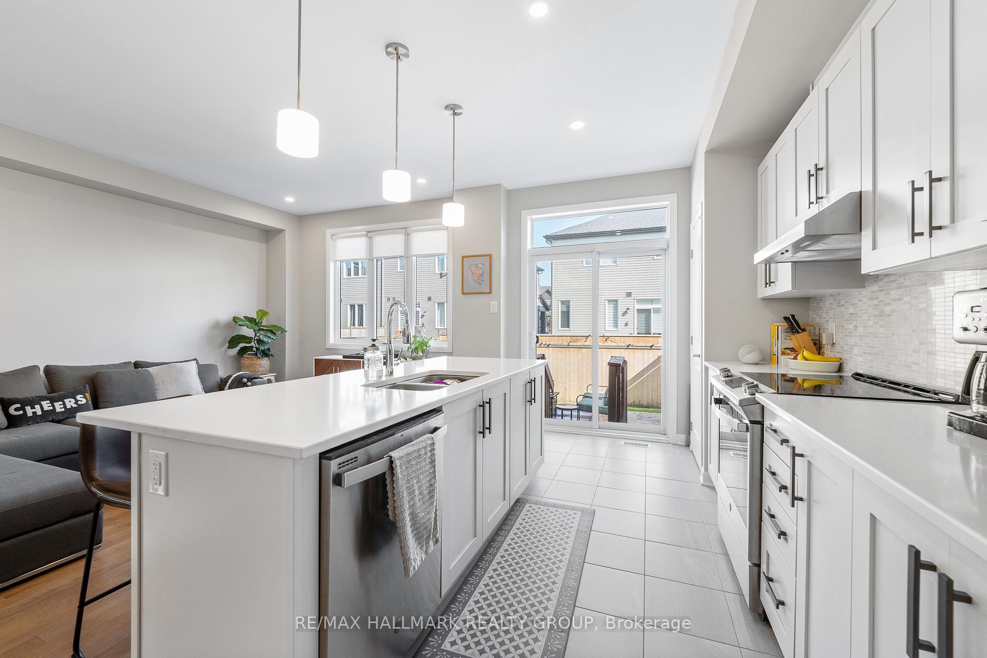 Photo 16 of 39 Gardenpost Terrace, Ottawa, Avalon West — HOMEH