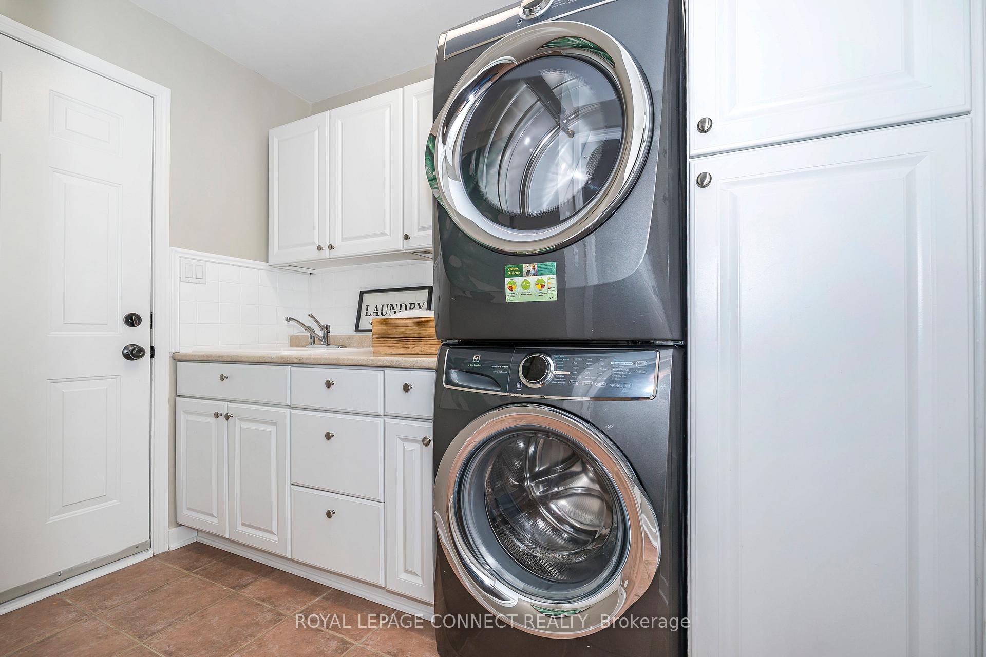 Photo 8 of 1796 Whitestone Court, Oshawa, Samac — HOMEH