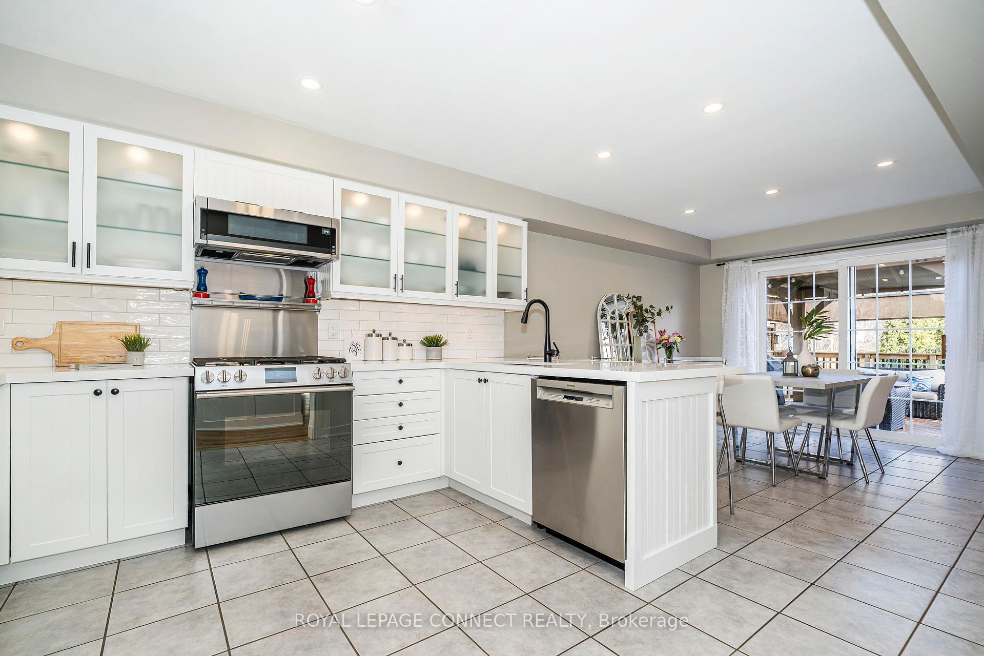 Photo 9 of 1796 Whitestone Court, Oshawa, Samac — HOMEH