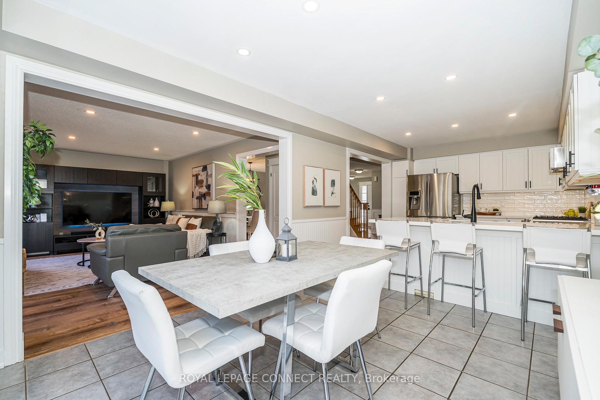 Photo 12 of 1796 Whitestone Court, Oshawa, Samac — HOMEH