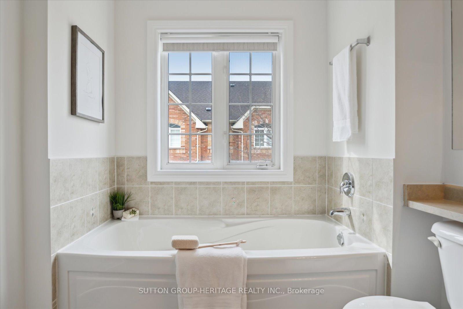Photo 32 of 6 Cheltonwood Way, Whitby, Pringle Creek — HOMEH