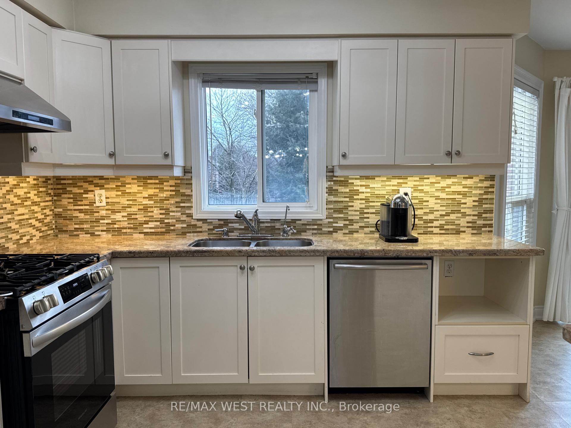 Photo 3 of 20 Kevi Crescent N, Richmond Hill, Doncrest — HOMEH