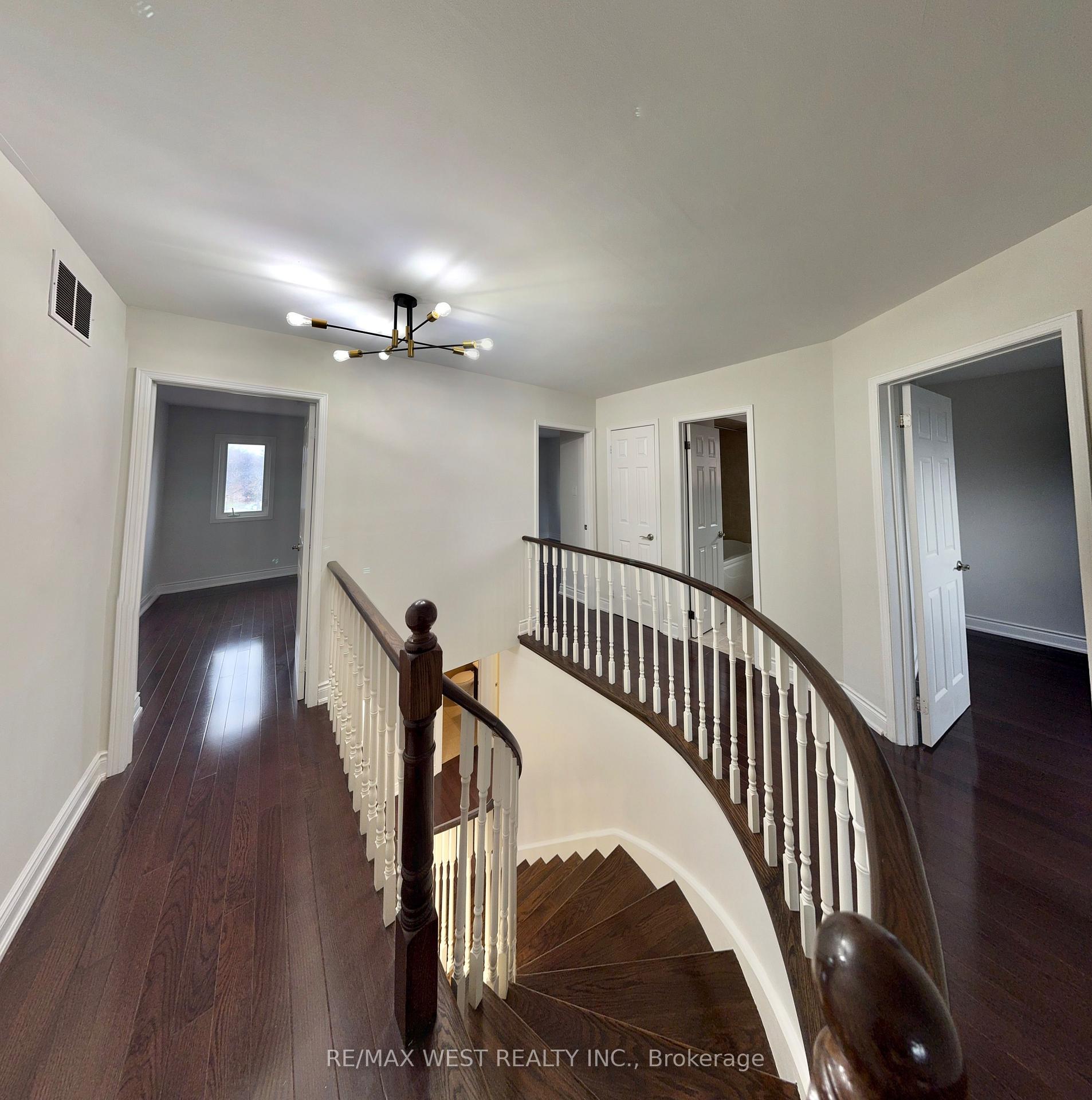 Photo 11 of 20 Kevi Crescent N, Richmond Hill, Doncrest — HOMEH