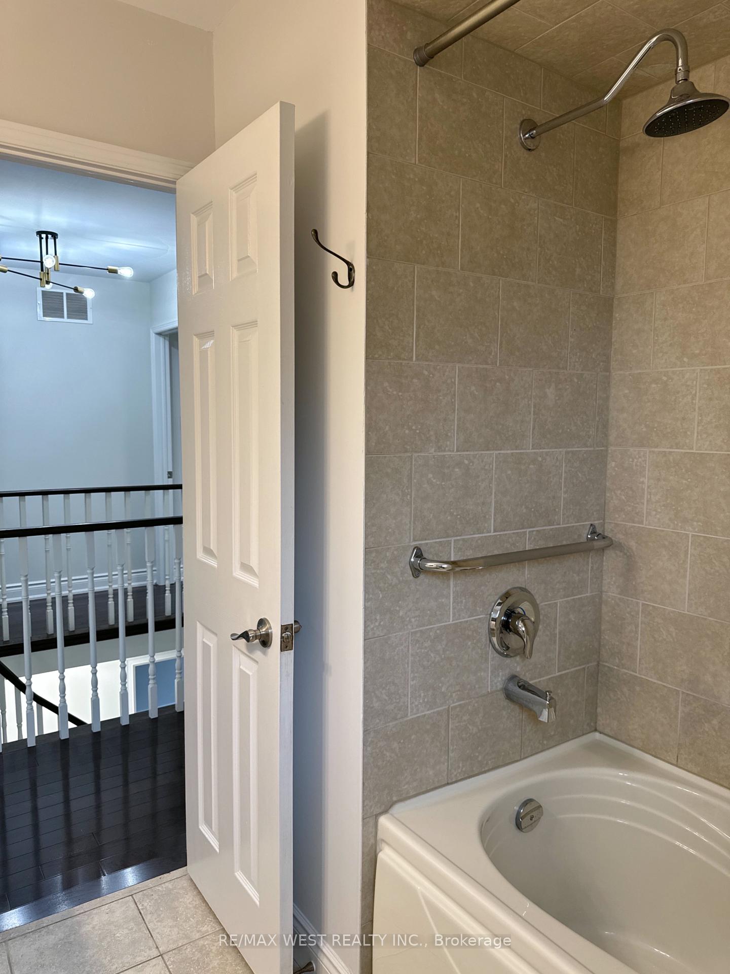 Photo 12 of 20 Kevi Crescent N, Richmond Hill, Doncrest — HOMEH