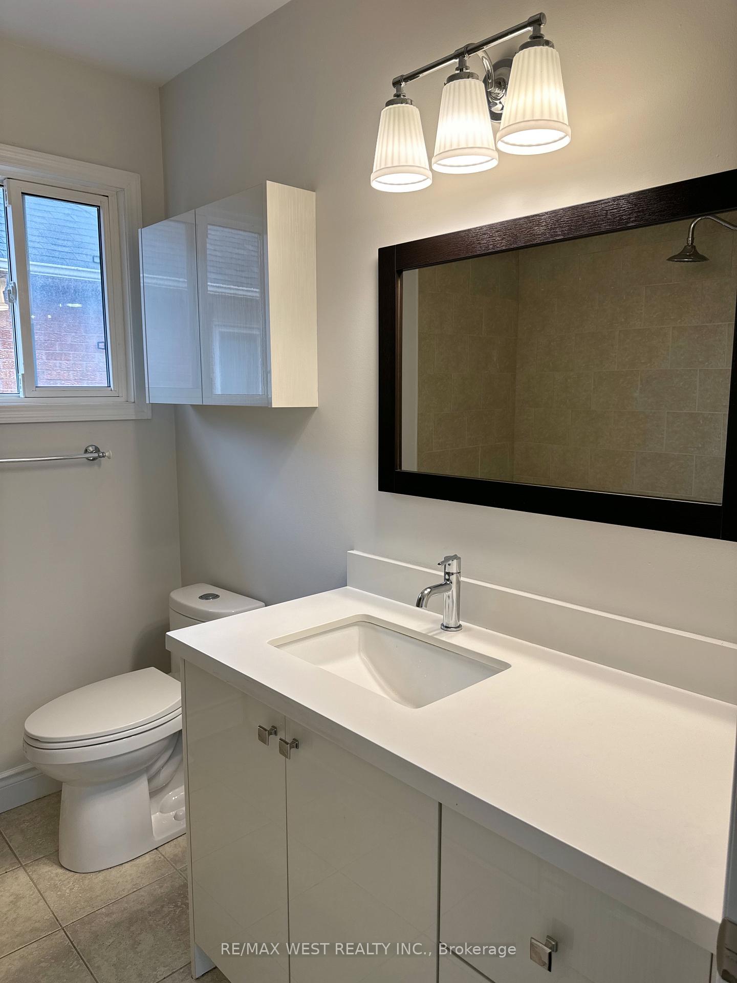 Photo 13 of 20 Kevi Crescent N, Richmond Hill, Doncrest — HOMEH