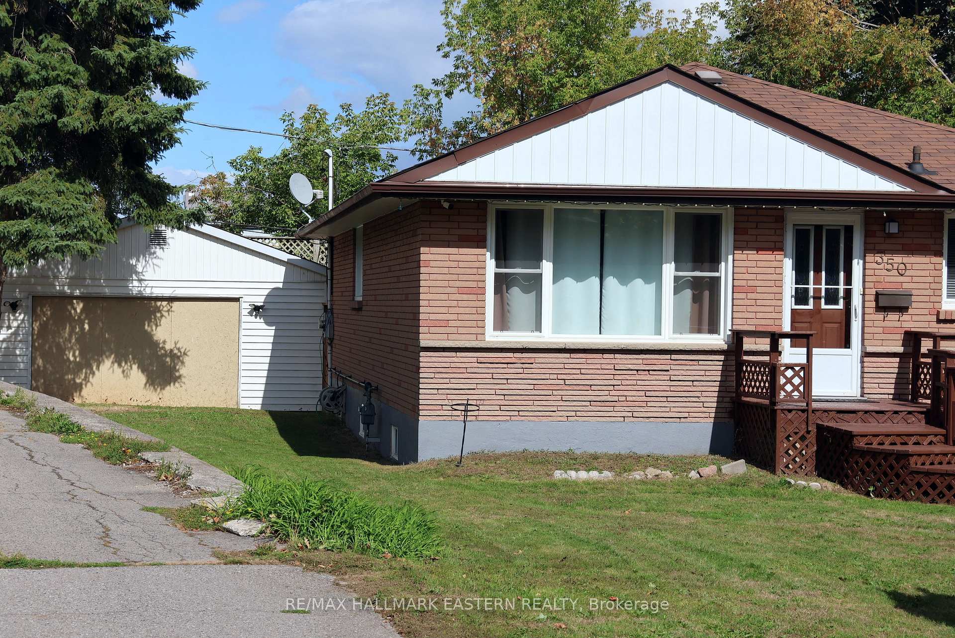 Photo 3 of 350 Dominion Crescent, Peterborough, Northcrest Ward 5 — HOMEH