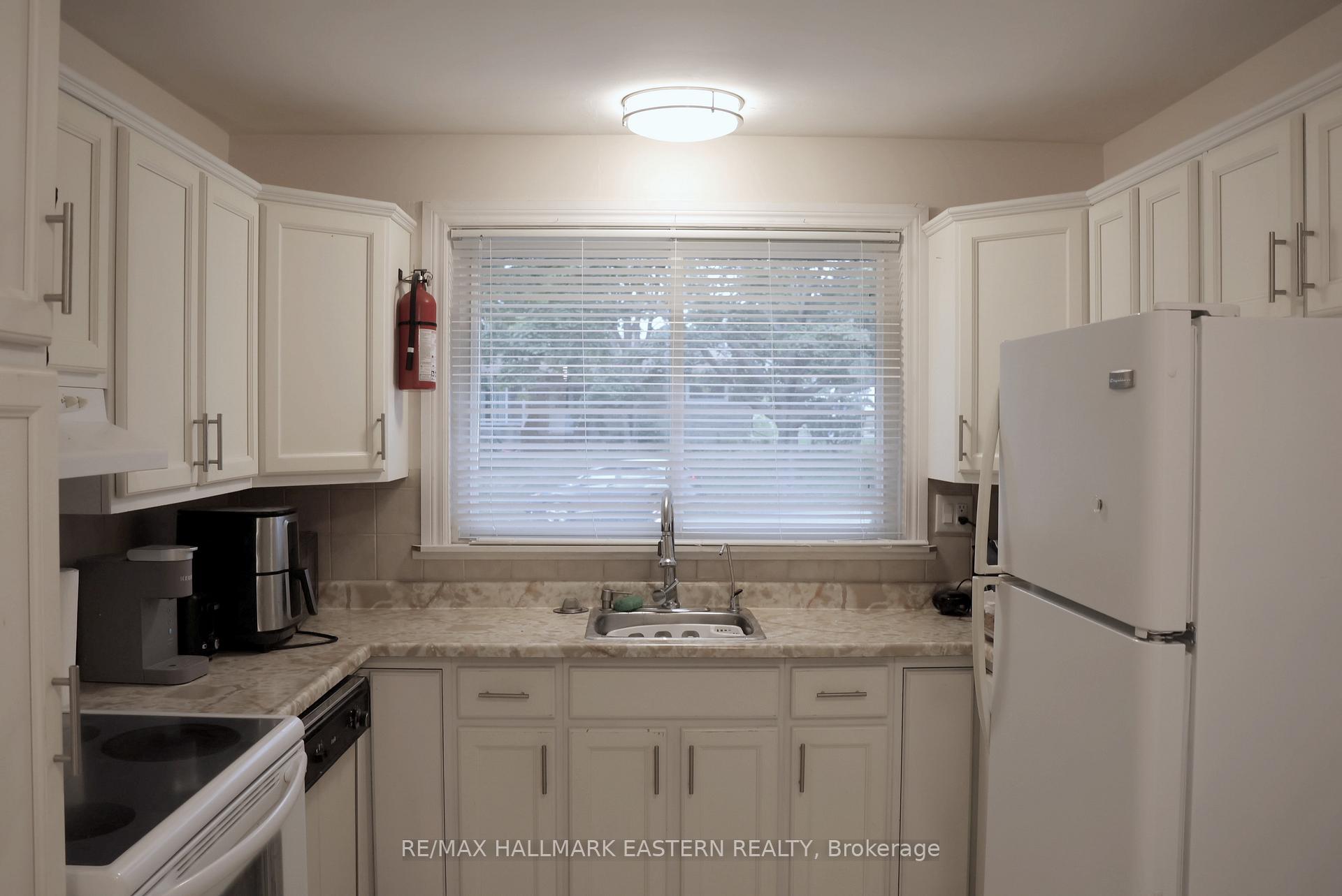 Photo 11 of 350 Dominion Crescent, Peterborough, Northcrest Ward 5 — HOMEH