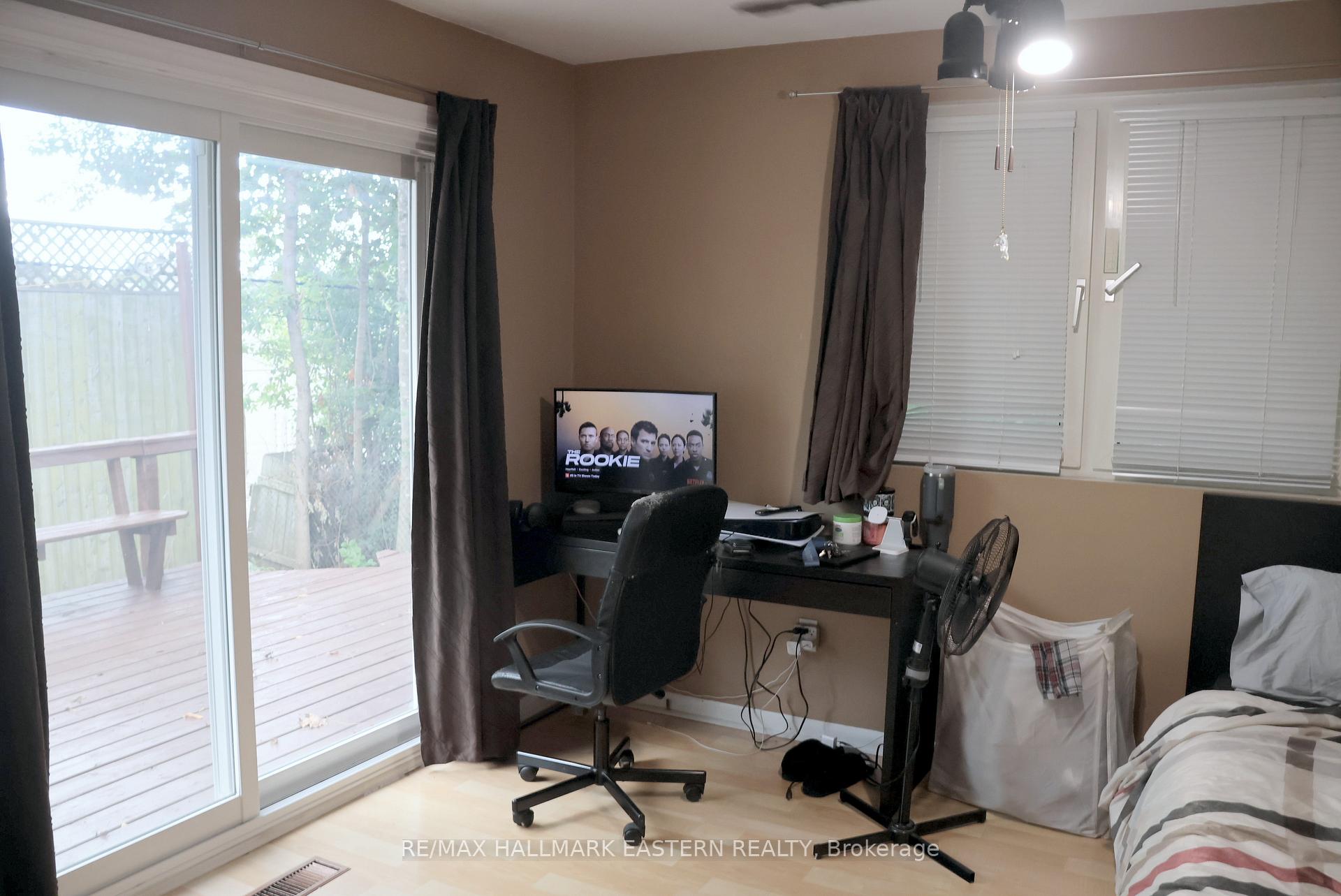 Photo 12 of 350 Dominion Crescent, Peterborough, Northcrest Ward 5 — HOMEH