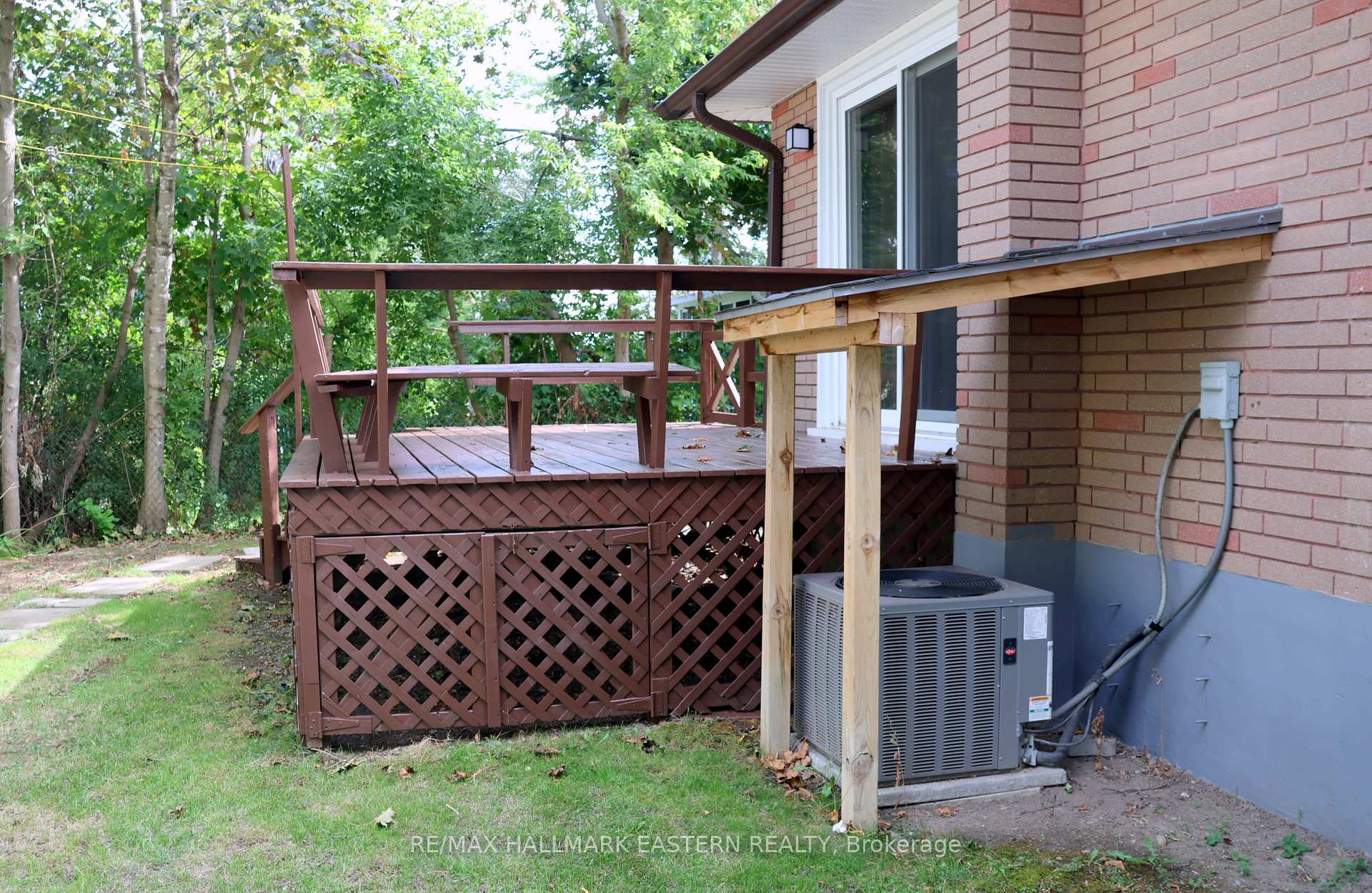 Photo 29 of 350 Dominion Crescent, Peterborough, Northcrest Ward 5 — HOMEH