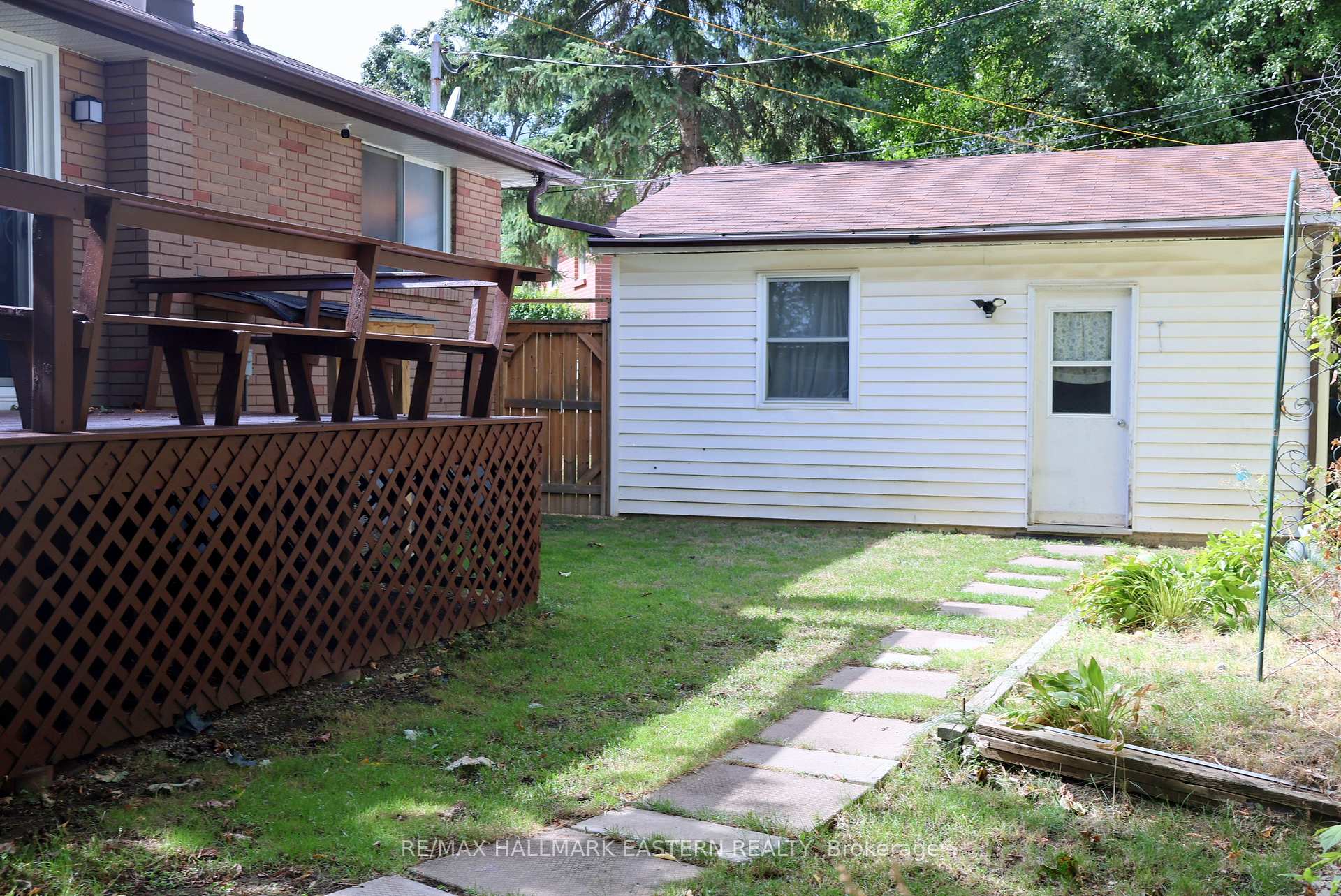 Photo 30 of 350 Dominion Crescent, Peterborough, Northcrest Ward 5 — HOMEH