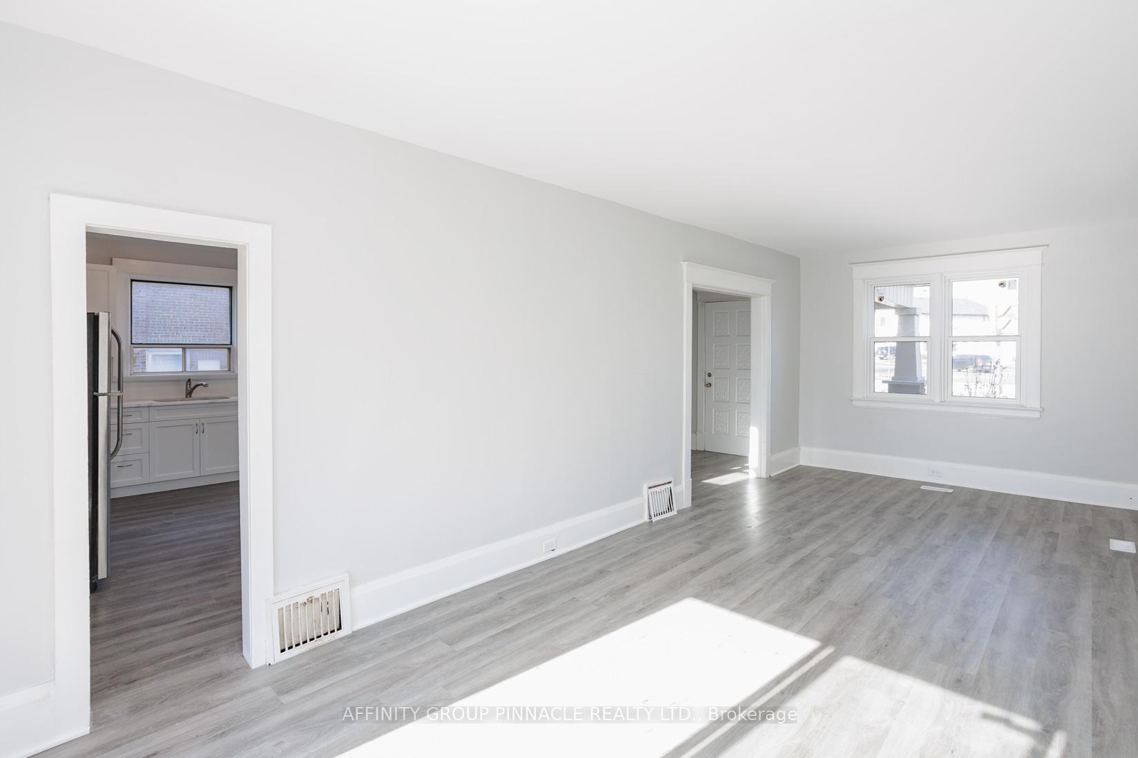 Photo 12 of 649 Charlotte Street, Peterborough, Town Ward 3 — HOMEH