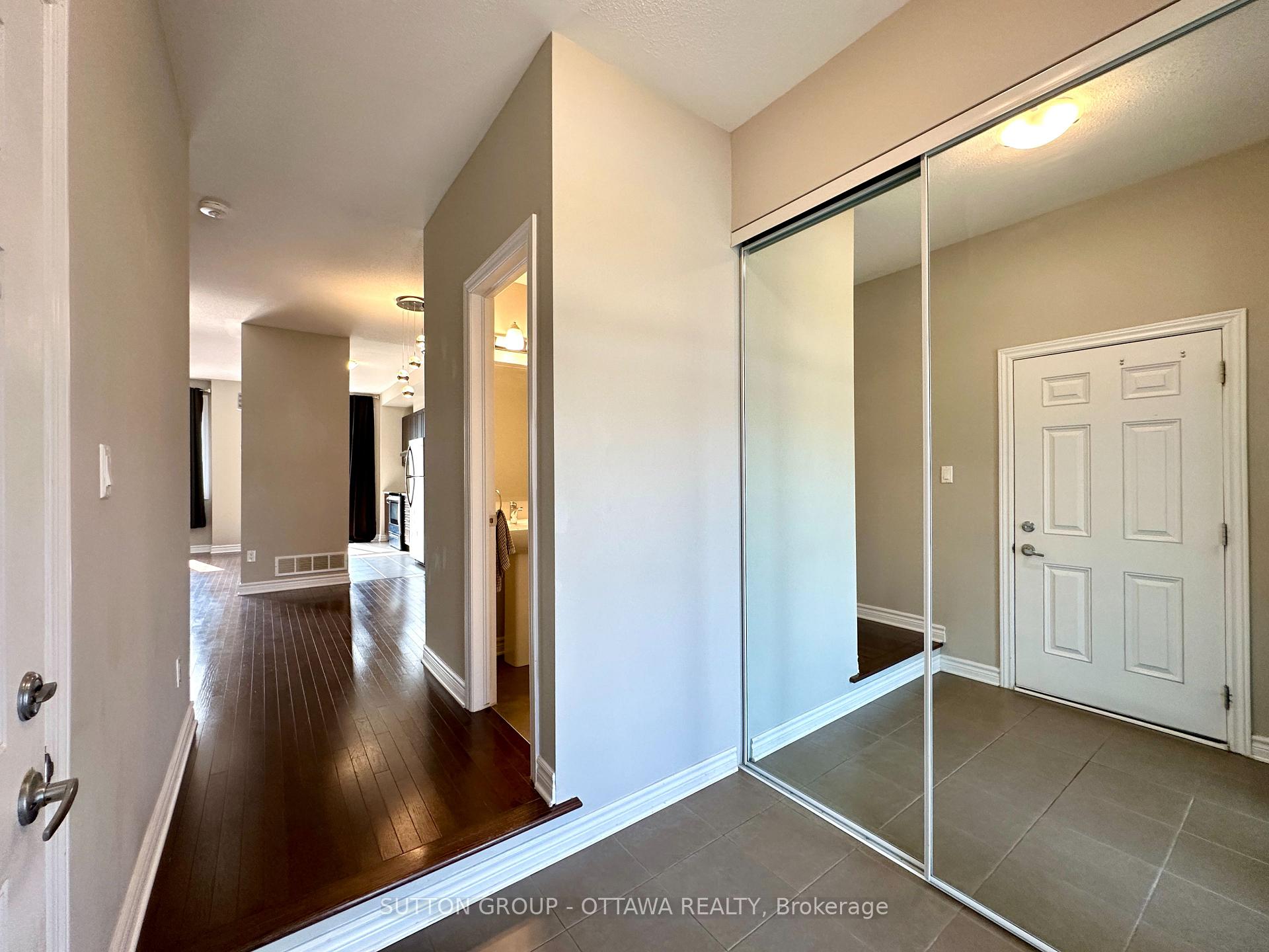 Photo 2 of 2470 Waterlilly Way, Ottawa, Barrhaven - Heritage Park — HOMEH
