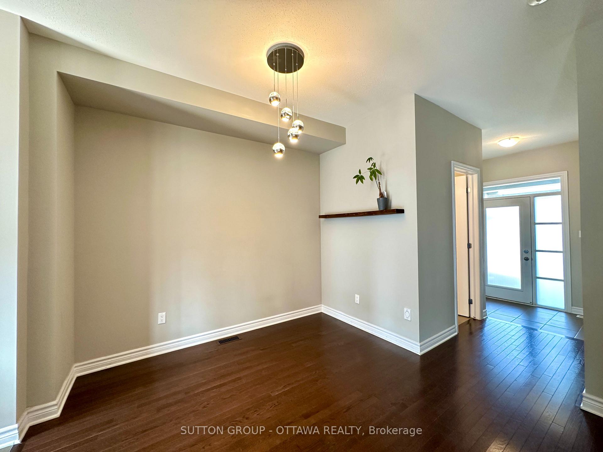 Photo 4 of 2470 Waterlilly Way, Ottawa, Barrhaven - Heritage Park — HOMEH