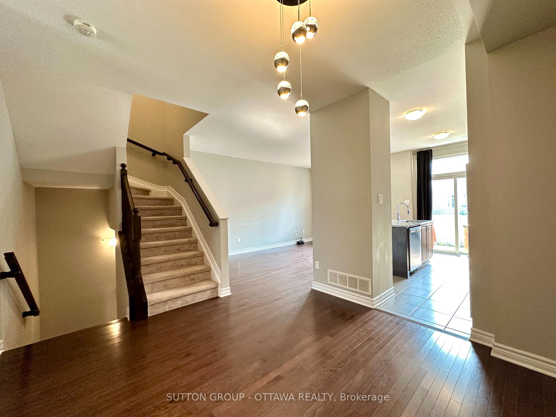 Photo 6 of 2470 Waterlilly Way, Ottawa, Barrhaven - Heritage Park — HOMEH