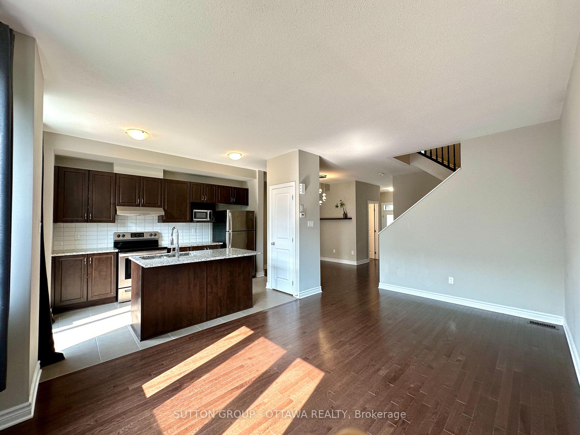 Photo 8 of 2470 Waterlilly Way, Ottawa, Barrhaven - Heritage Park — HOMEH