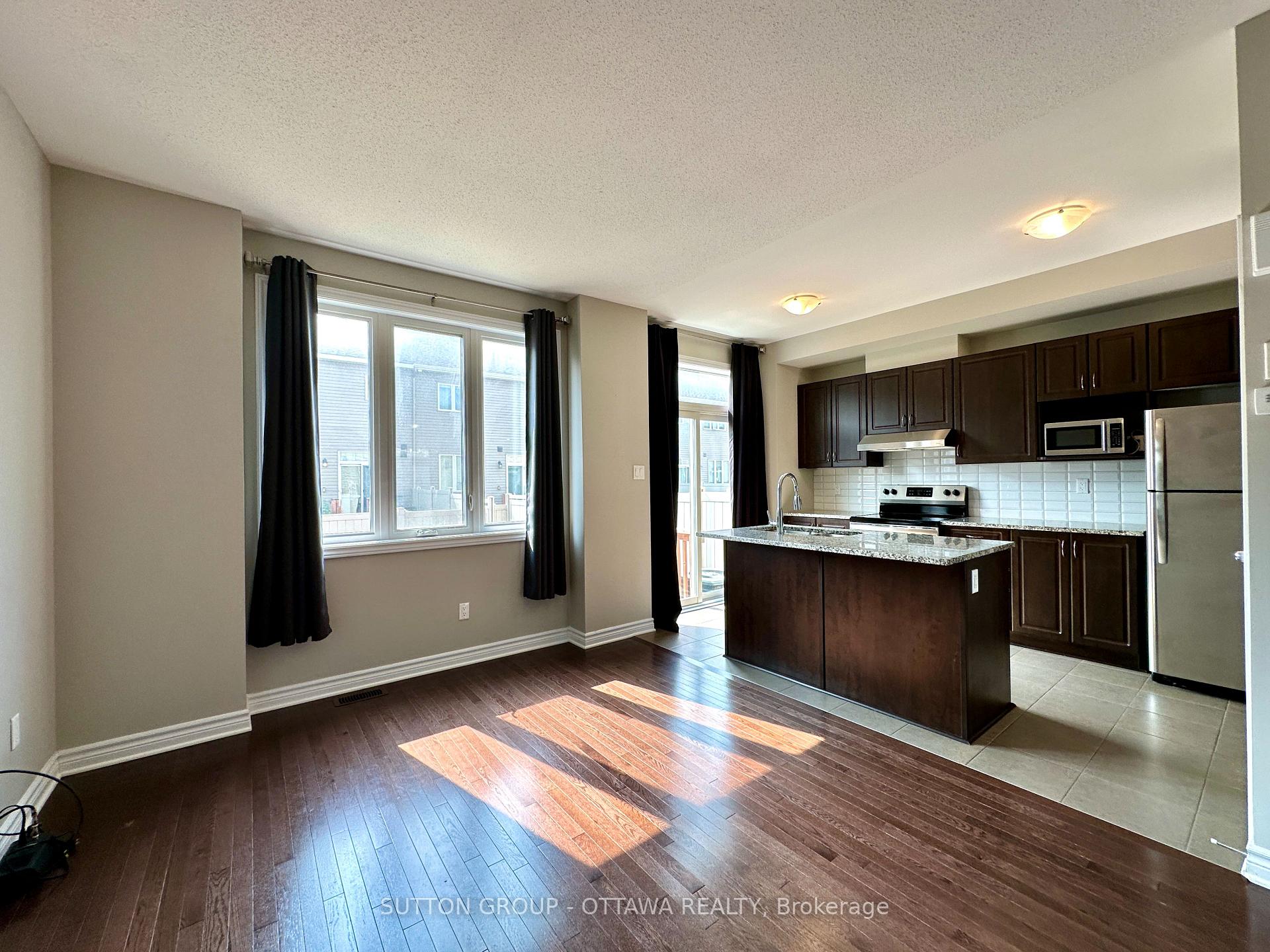 Photo 9 of 2470 Waterlilly Way, Ottawa, Barrhaven - Heritage Park — HOMEH
