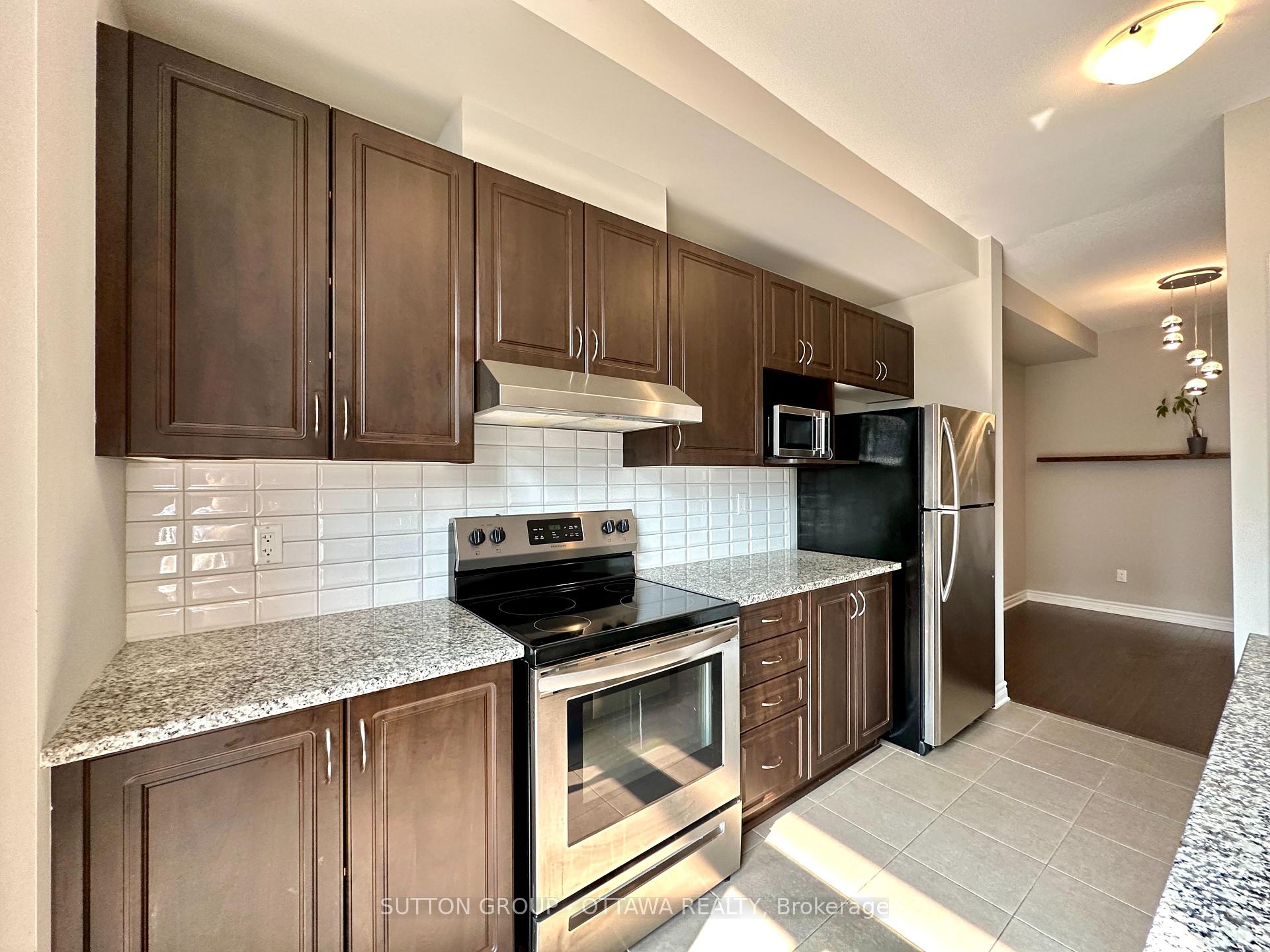 Photo 7 of 2470 Waterlilly Way, Ottawa, Barrhaven - Heritage Park — HOMEH