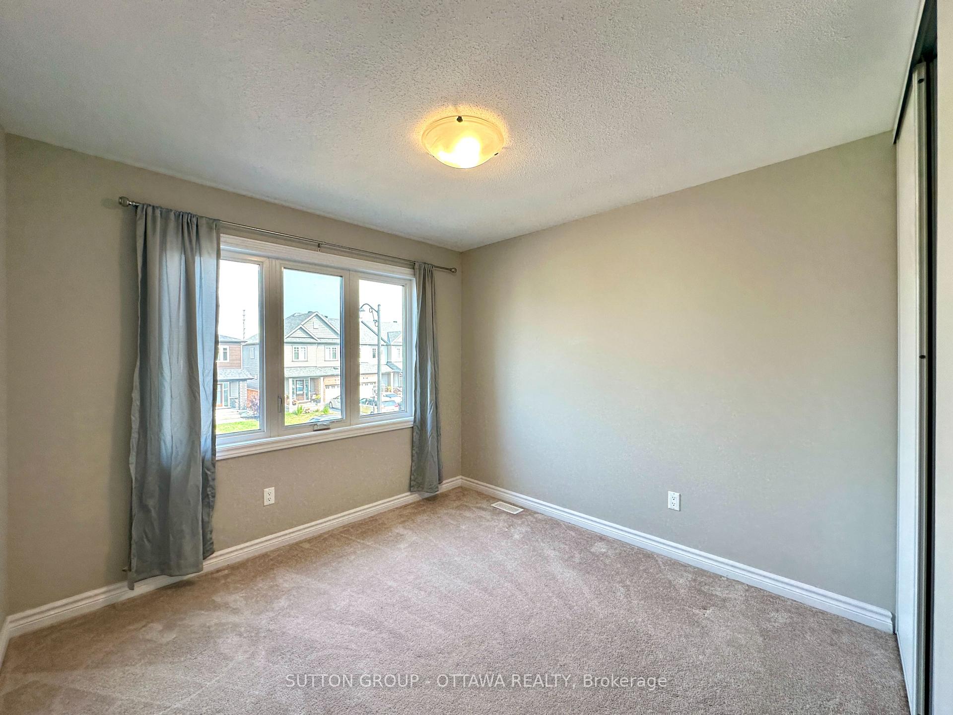 Photo 15 of 2470 Waterlilly Way, Ottawa, Barrhaven - Heritage Park — HOMEH