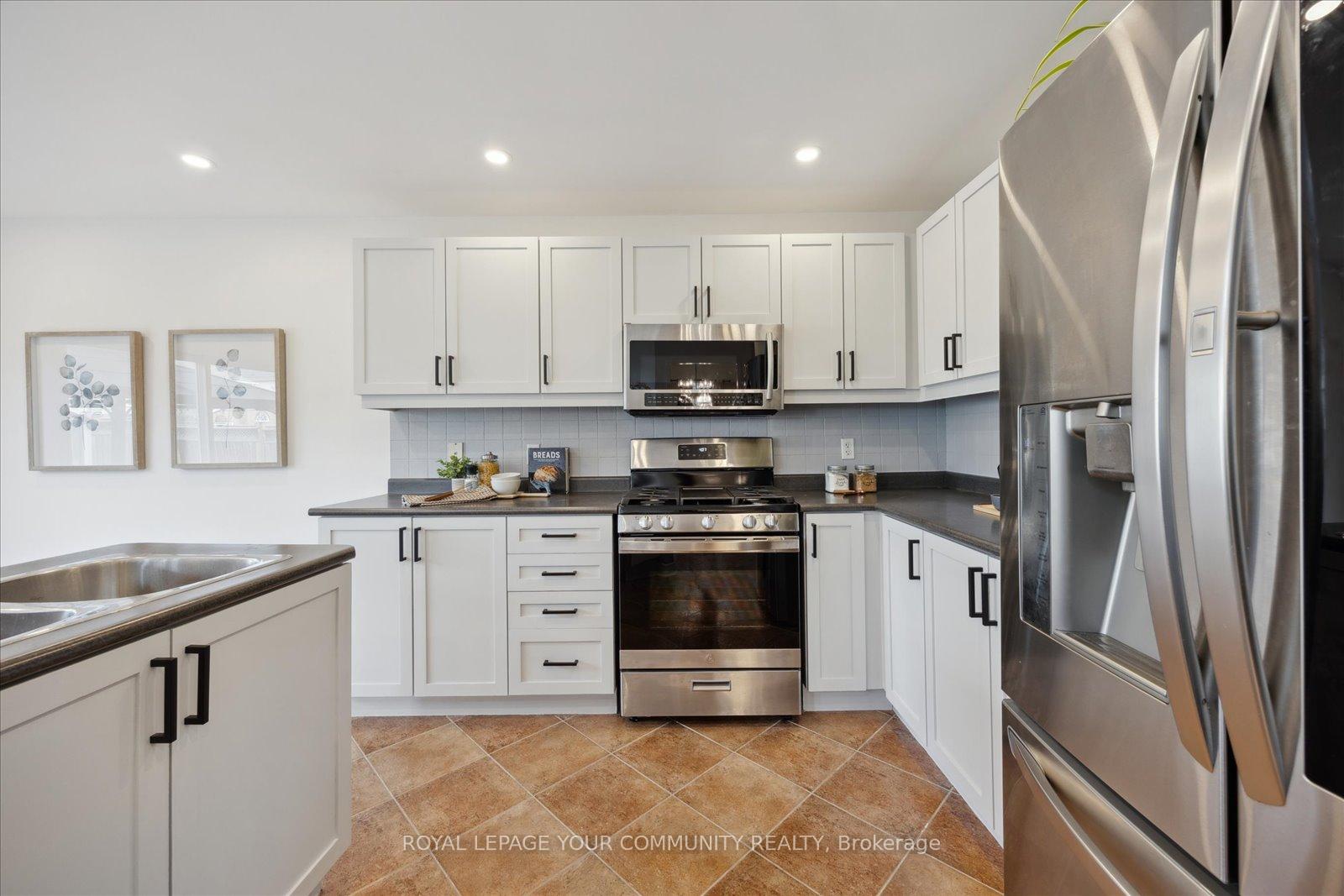 Photo 16 of 3183 Country Lane, Whitby, Williamsburg — HOMEH