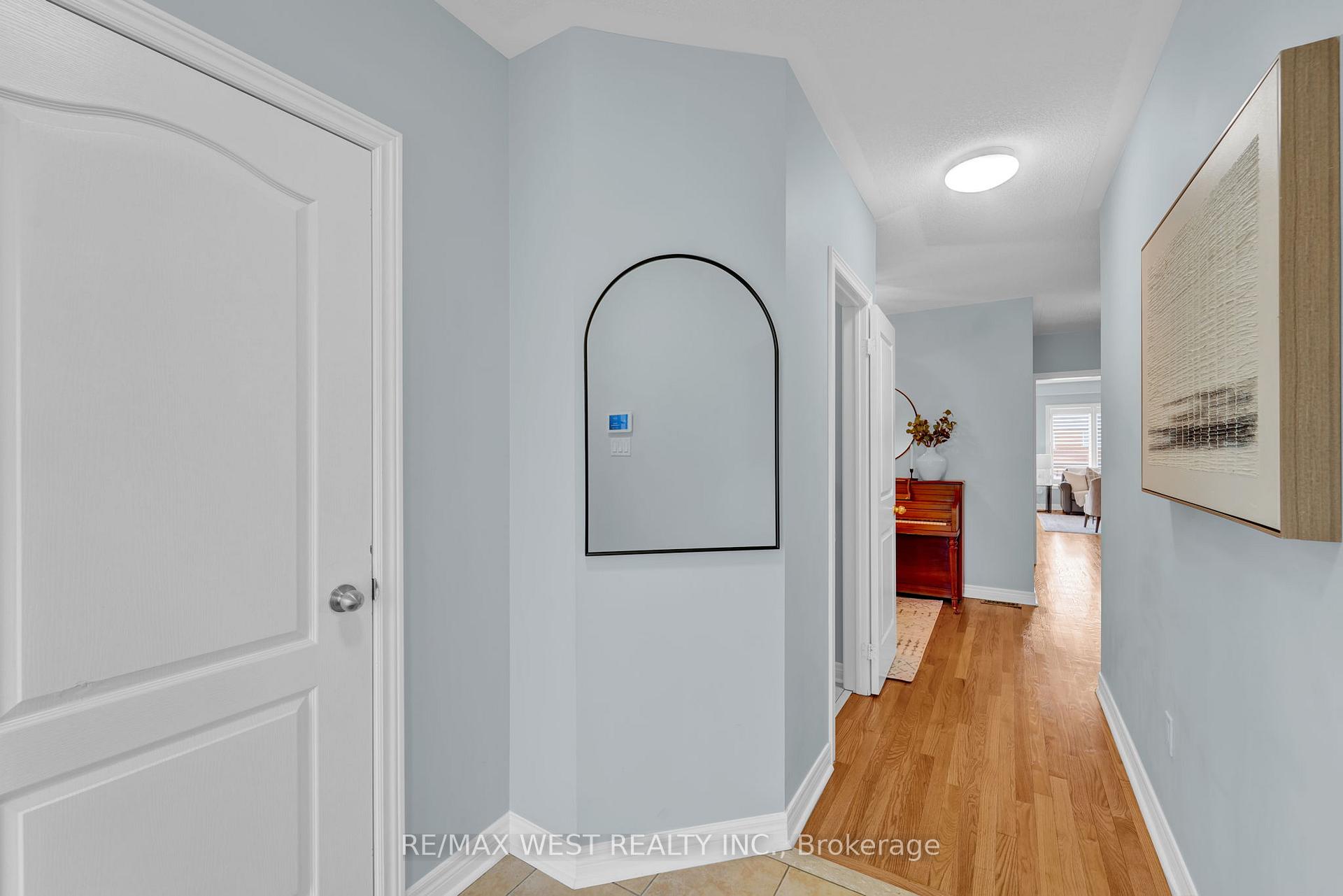 Photo 5 of 121 Carrier Crescent, Vaughan, Patterson — HOMEH