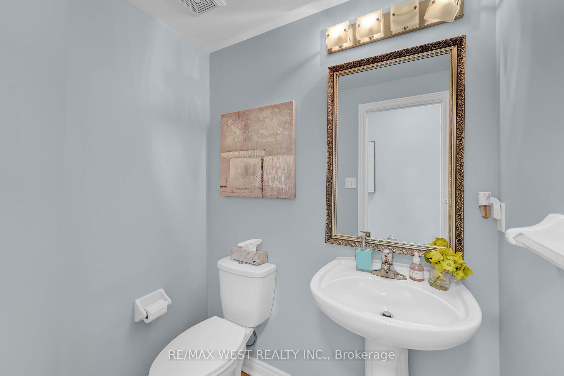 Photo 9 of 121 Carrier Crescent, Vaughan, Patterson — HOMEH