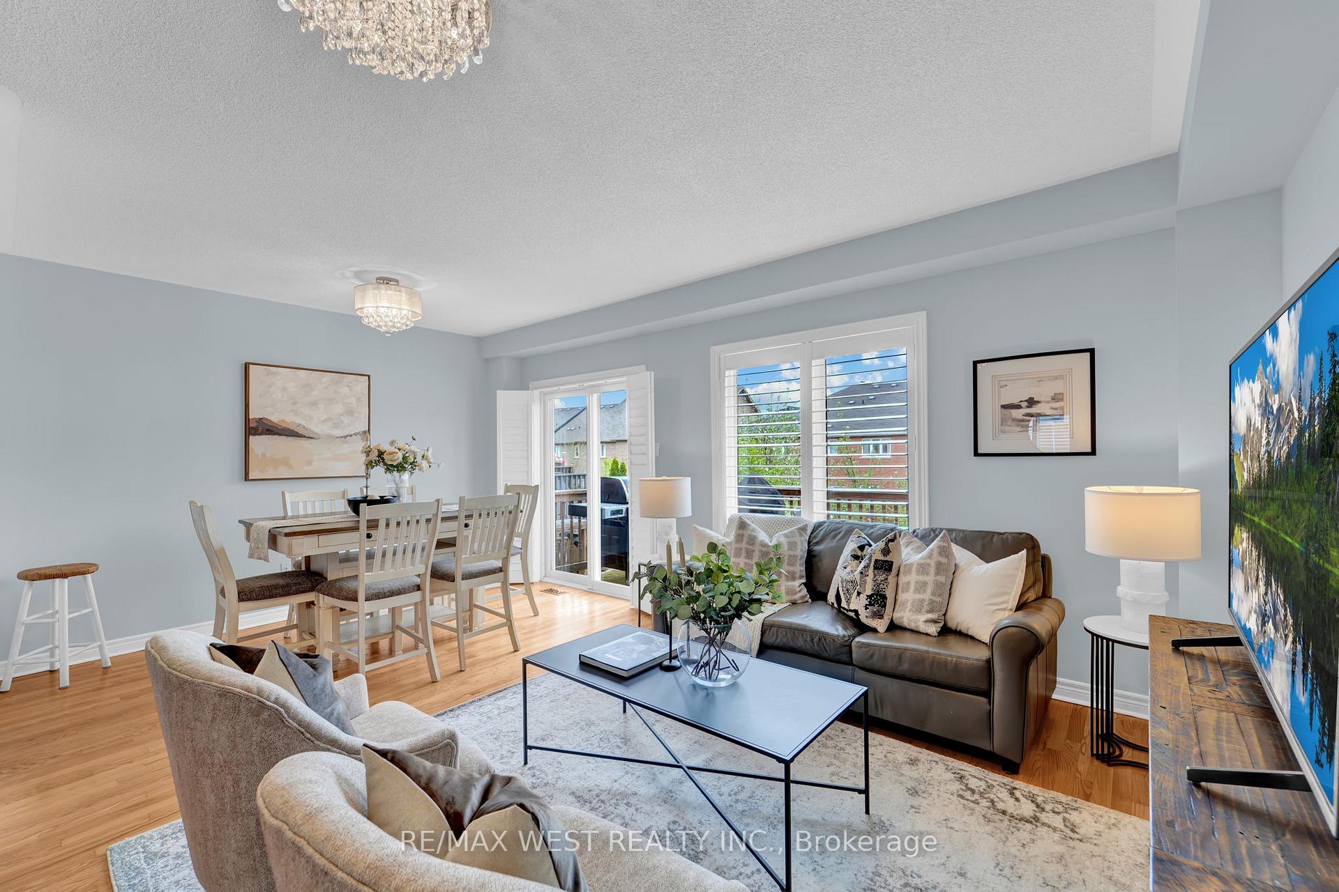 Photo 11 of 121 Carrier Crescent, Vaughan, Patterson — HOMEH