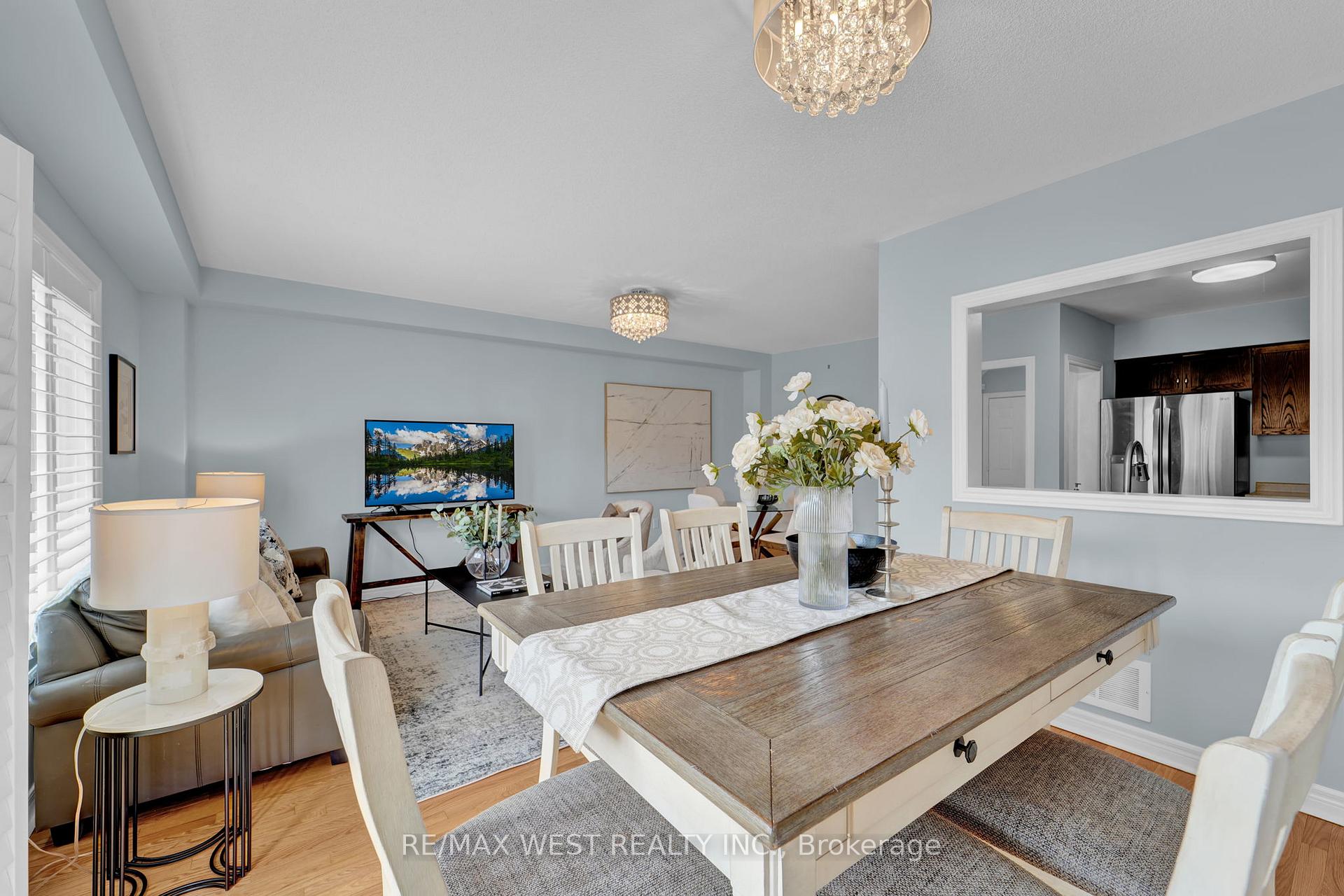 Photo 12 of 121 Carrier Crescent, Vaughan, Patterson — HOMEH