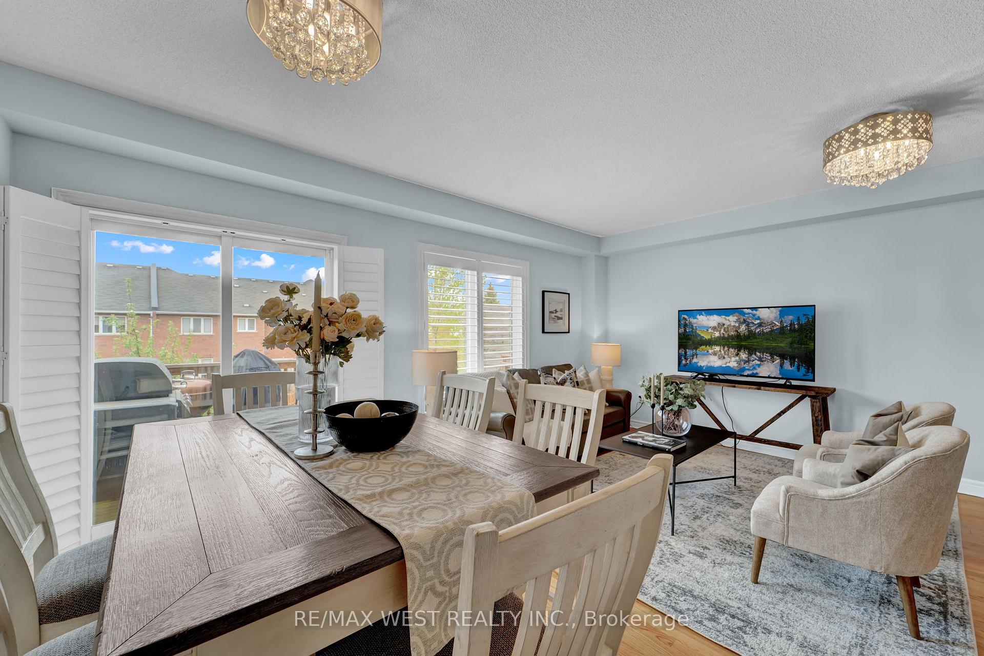 Photo 13 of 121 Carrier Crescent, Vaughan, Patterson — HOMEH
