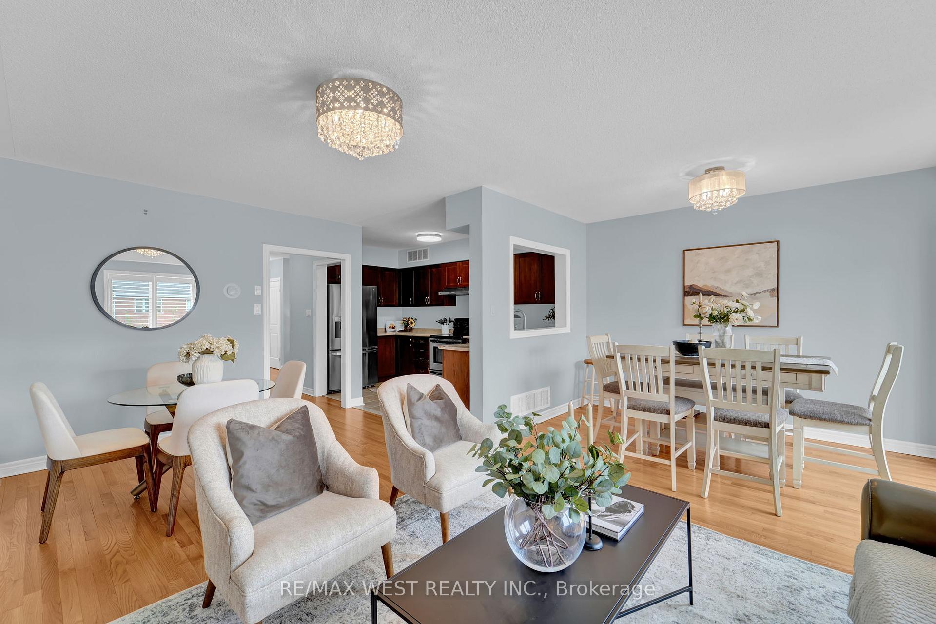 Photo 14 of 121 Carrier Crescent, Vaughan, Patterson — HOMEH