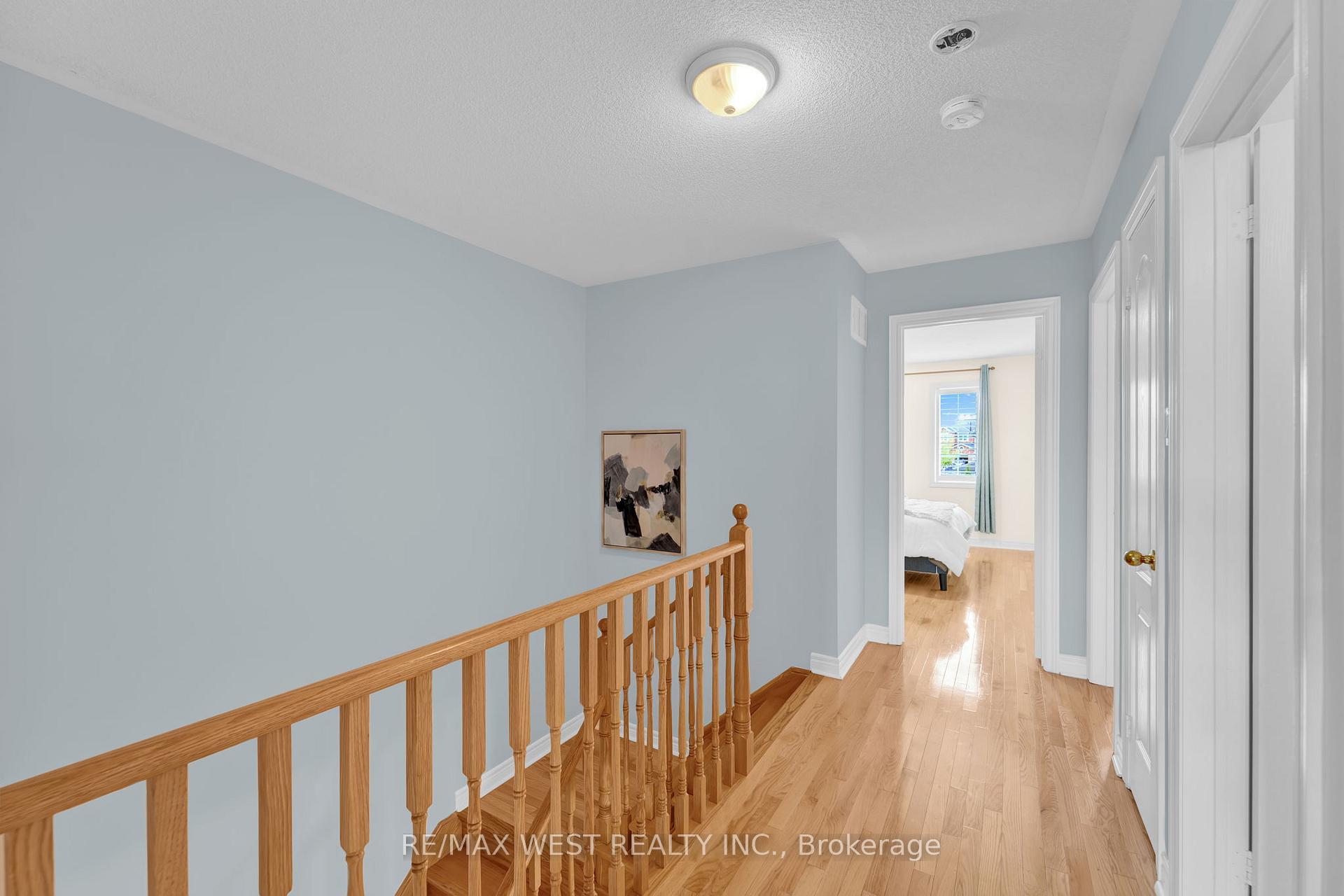 Photo 20 of 121 Carrier Crescent, Vaughan, Patterson — HOMEH