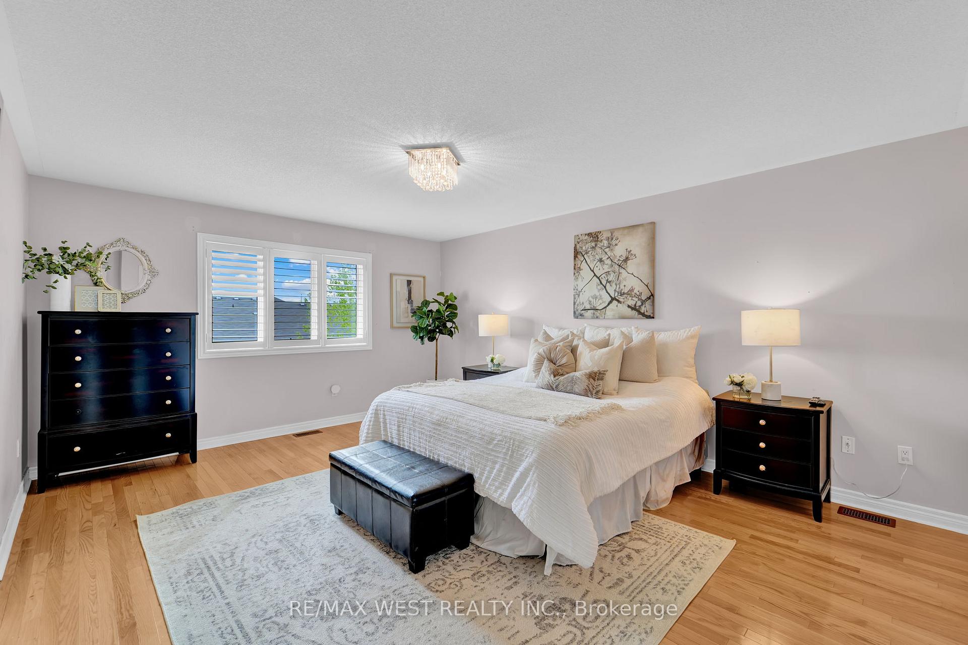 Photo 21 of 121 Carrier Crescent, Vaughan, Patterson — HOMEH