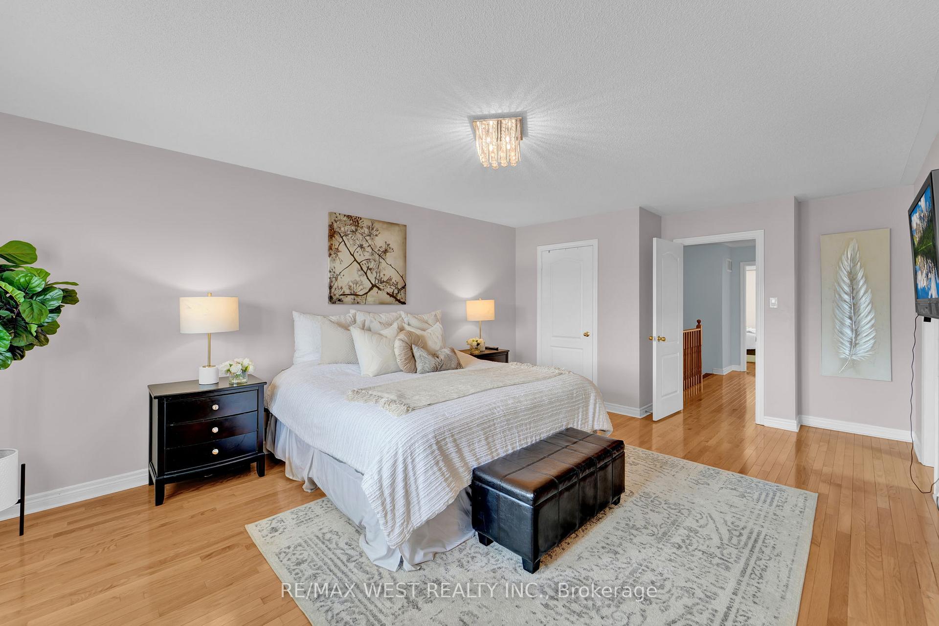 Photo 22 of 121 Carrier Crescent, Vaughan, Patterson — HOMEH