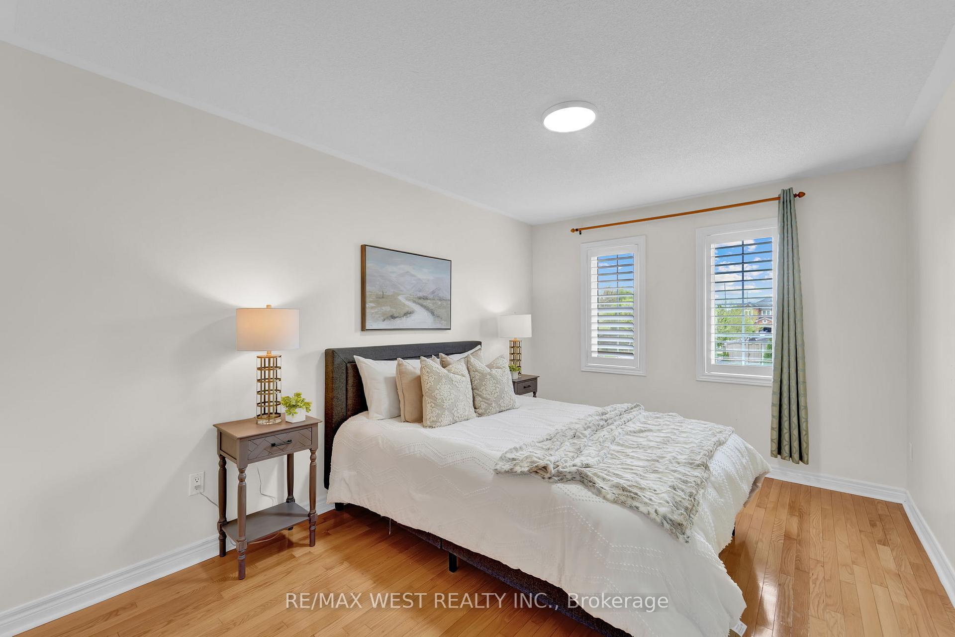 Photo 25 of 121 Carrier Crescent, Vaughan, Patterson — HOMEH