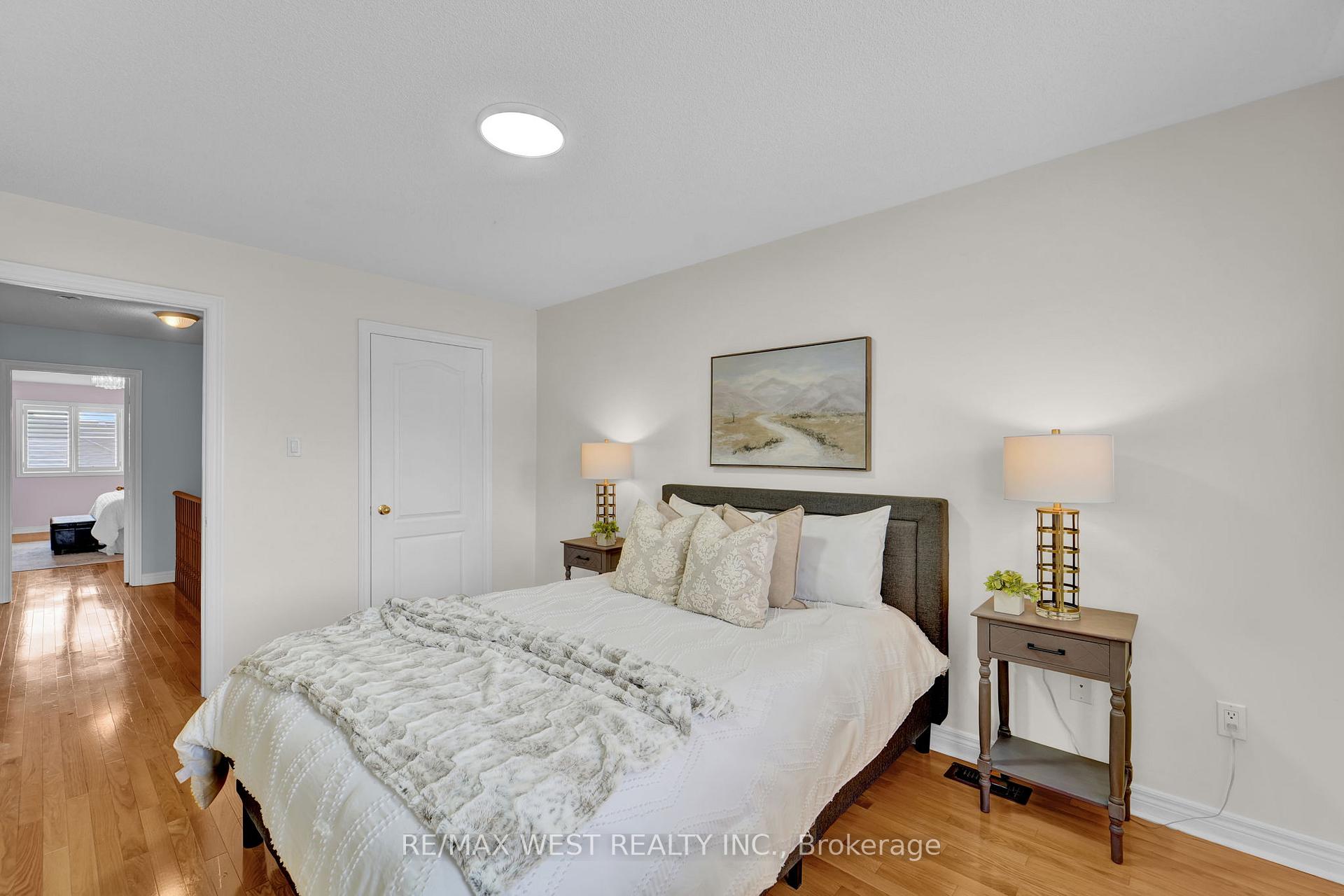 Photo 26 of 121 Carrier Crescent, Vaughan, Patterson — HOMEH