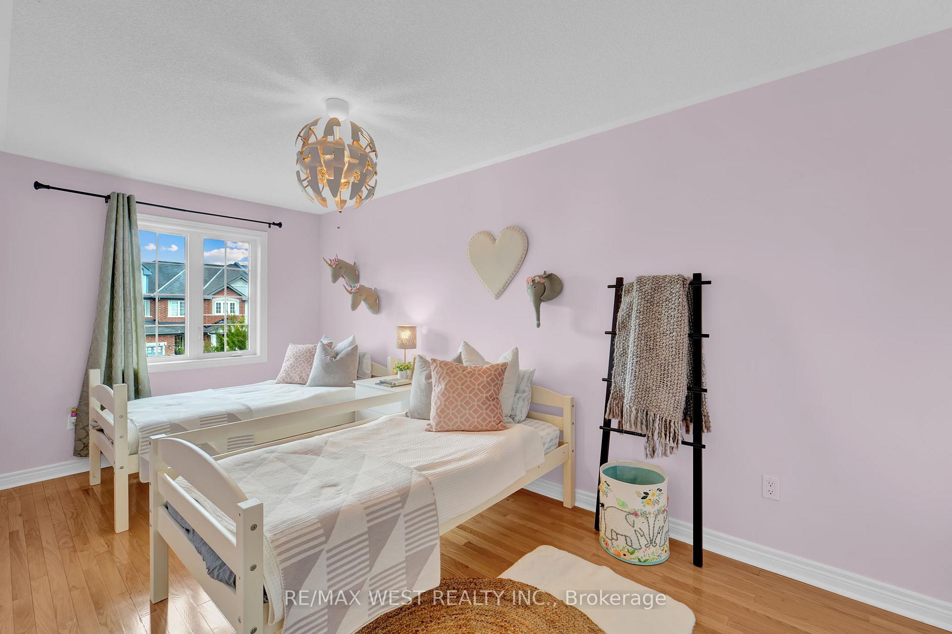 Photo 28 of 121 Carrier Crescent, Vaughan, Patterson — HOMEH