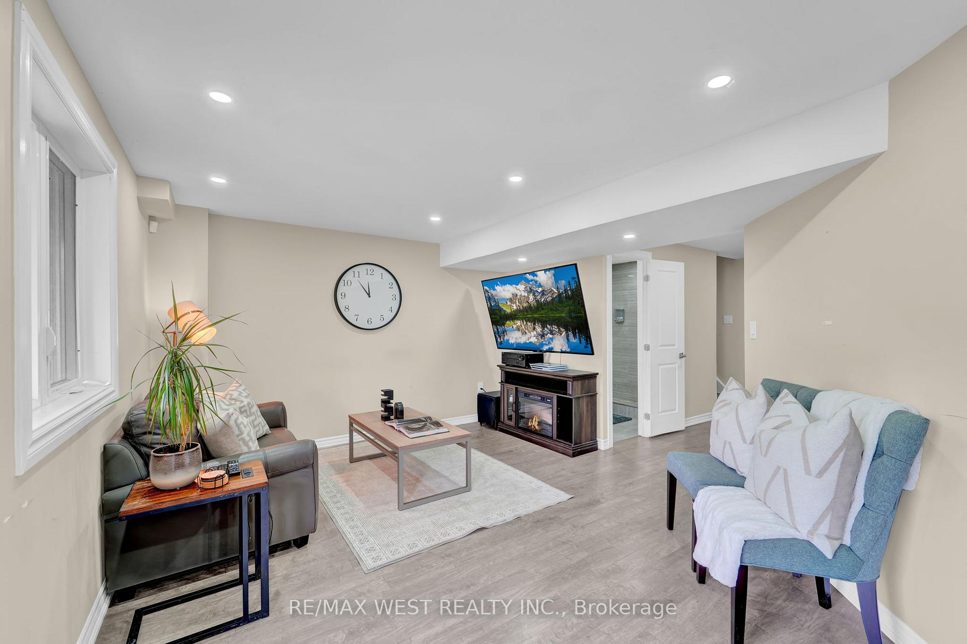 Photo 30 of 121 Carrier Crescent, Vaughan, Patterson — HOMEH