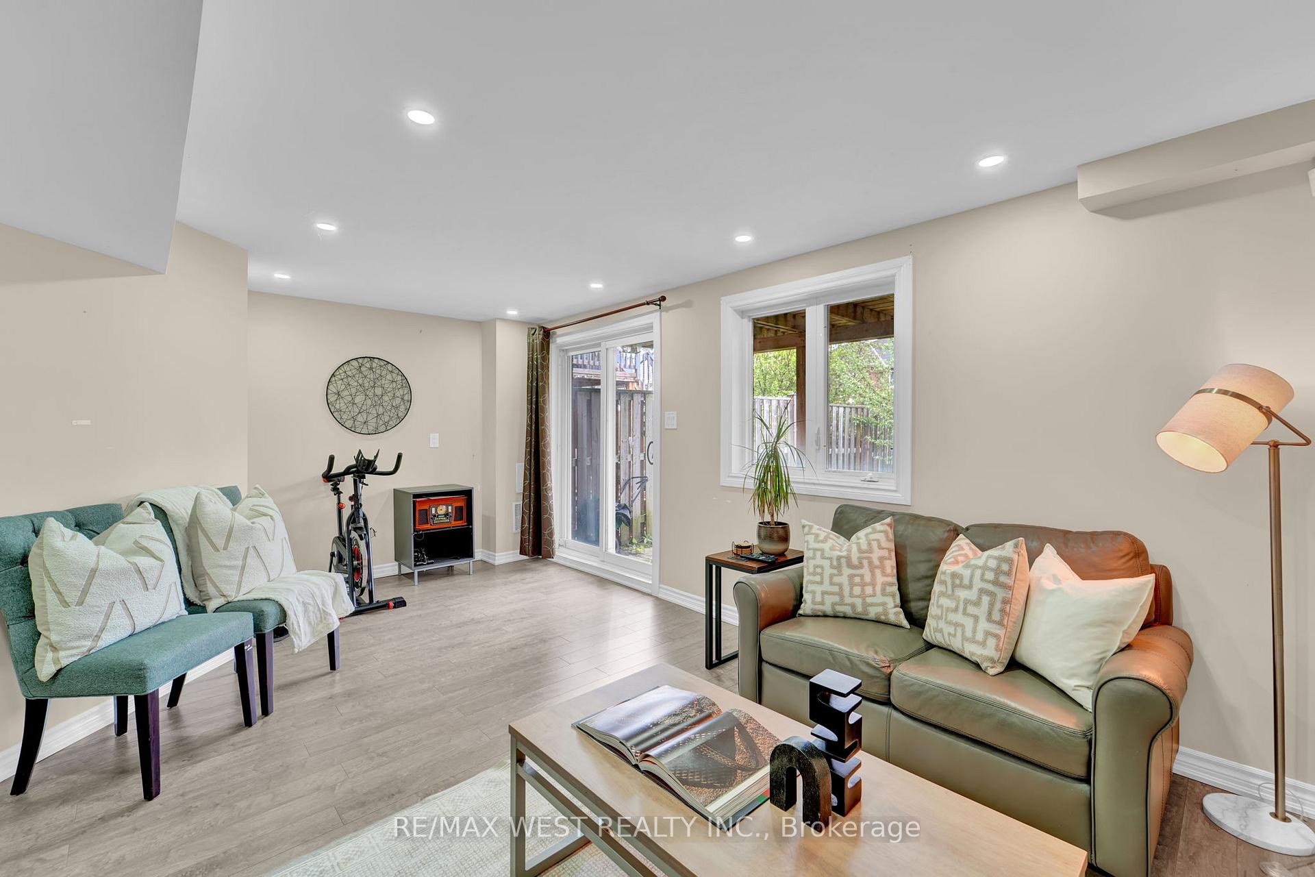 Photo 31 of 121 Carrier Crescent, Vaughan, Patterson — HOMEH