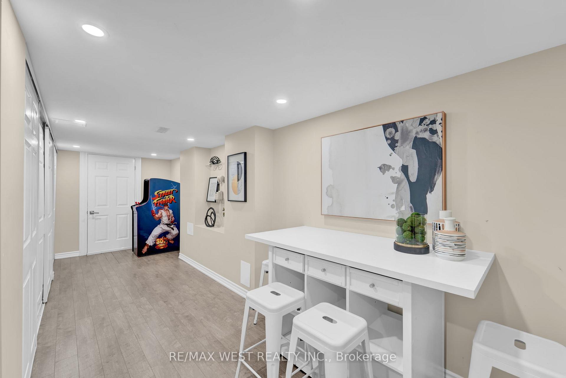Photo 32 of 121 Carrier Crescent, Vaughan, Patterson — HOMEH