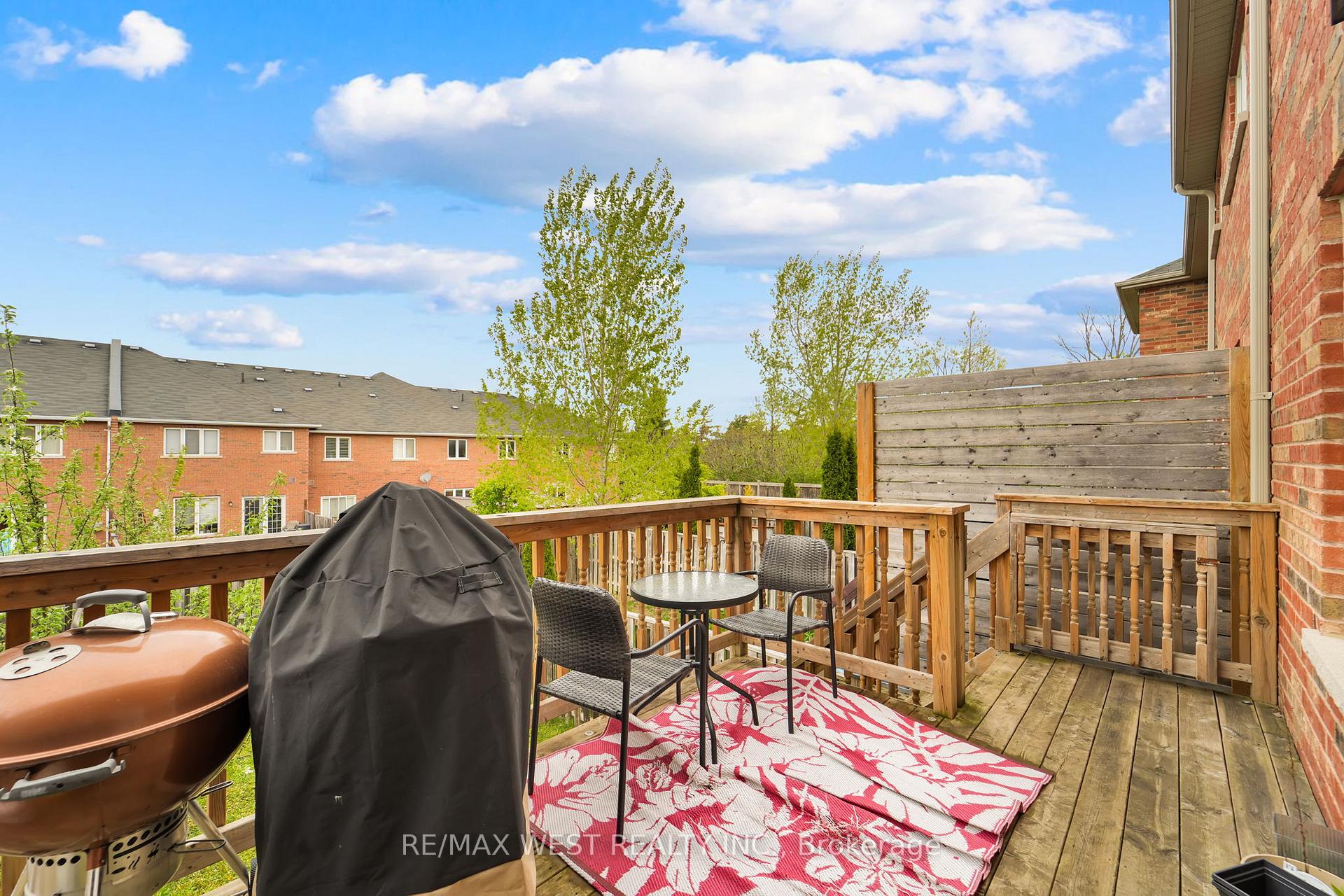 Photo 35 of 121 Carrier Crescent, Vaughan, Patterson — HOMEH