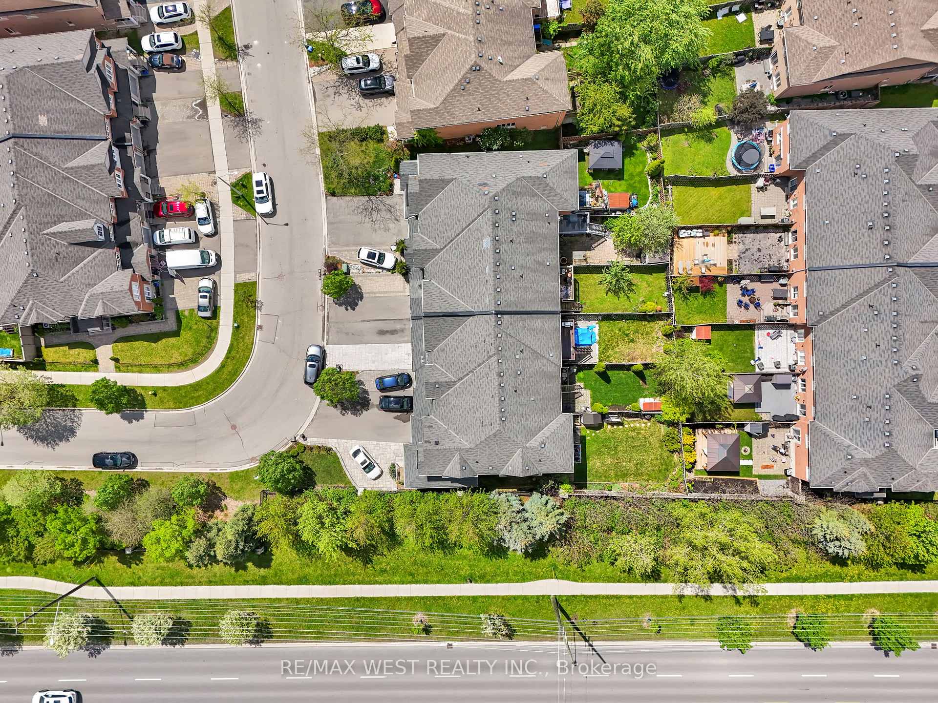 Photo 38 of 121 Carrier Crescent, Vaughan, Patterson — HOMEH
