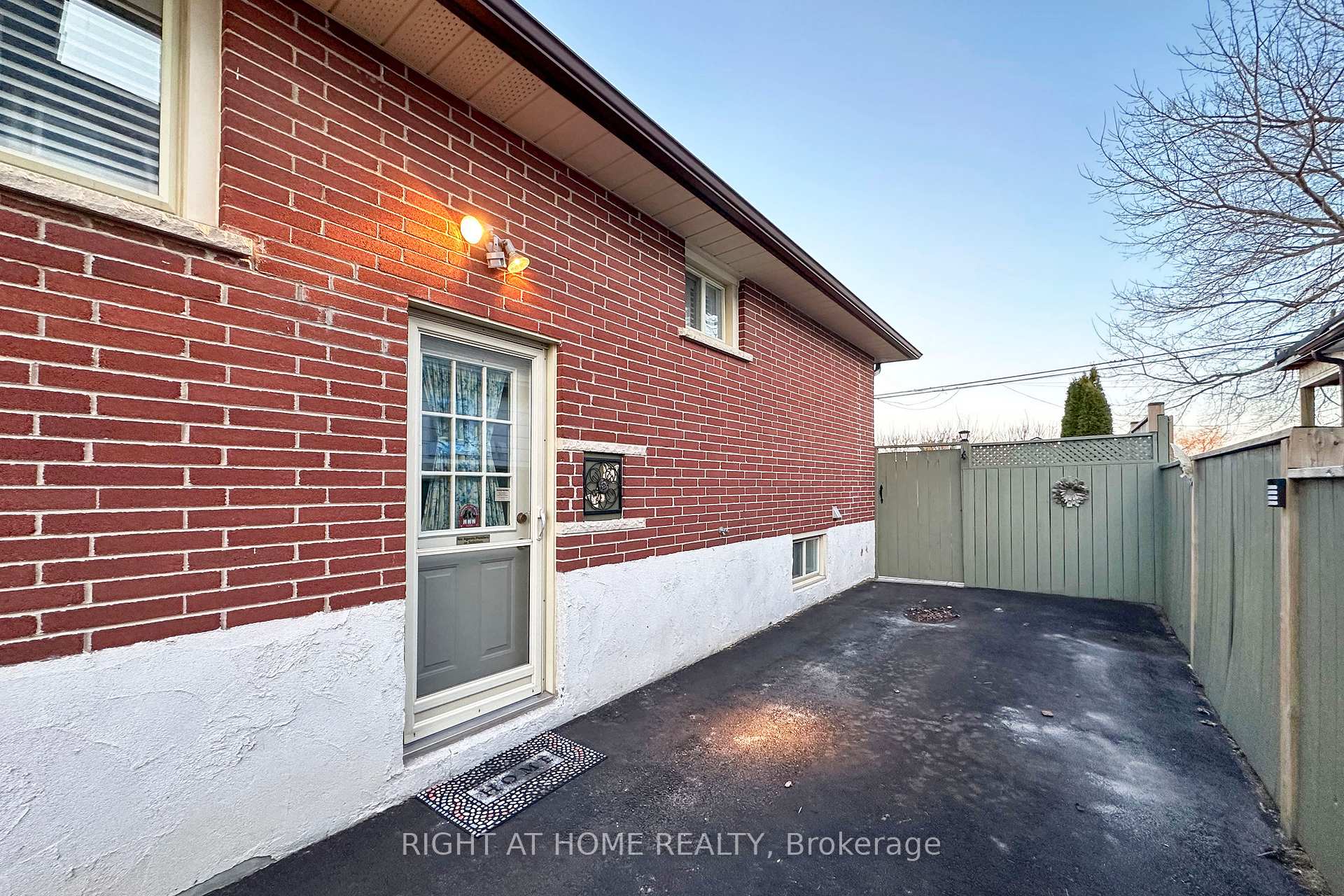 Photo 3 of 485 Fairleigh Avenue, Oshawa, McLaughlin — HOMEH