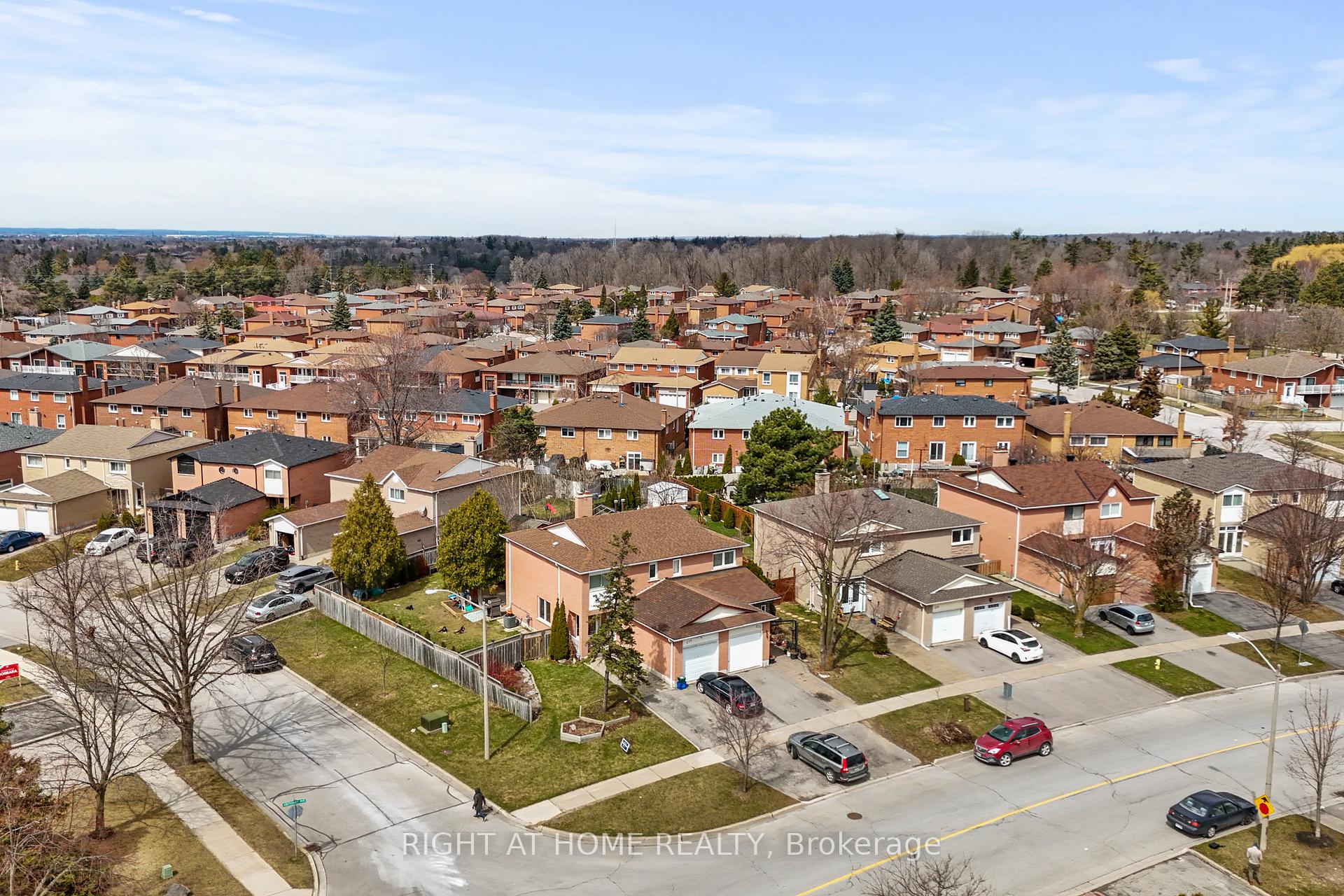 Photo 1 of 272 Aberdeen Avenue, Vaughan, East Woodbridge — HOMEH