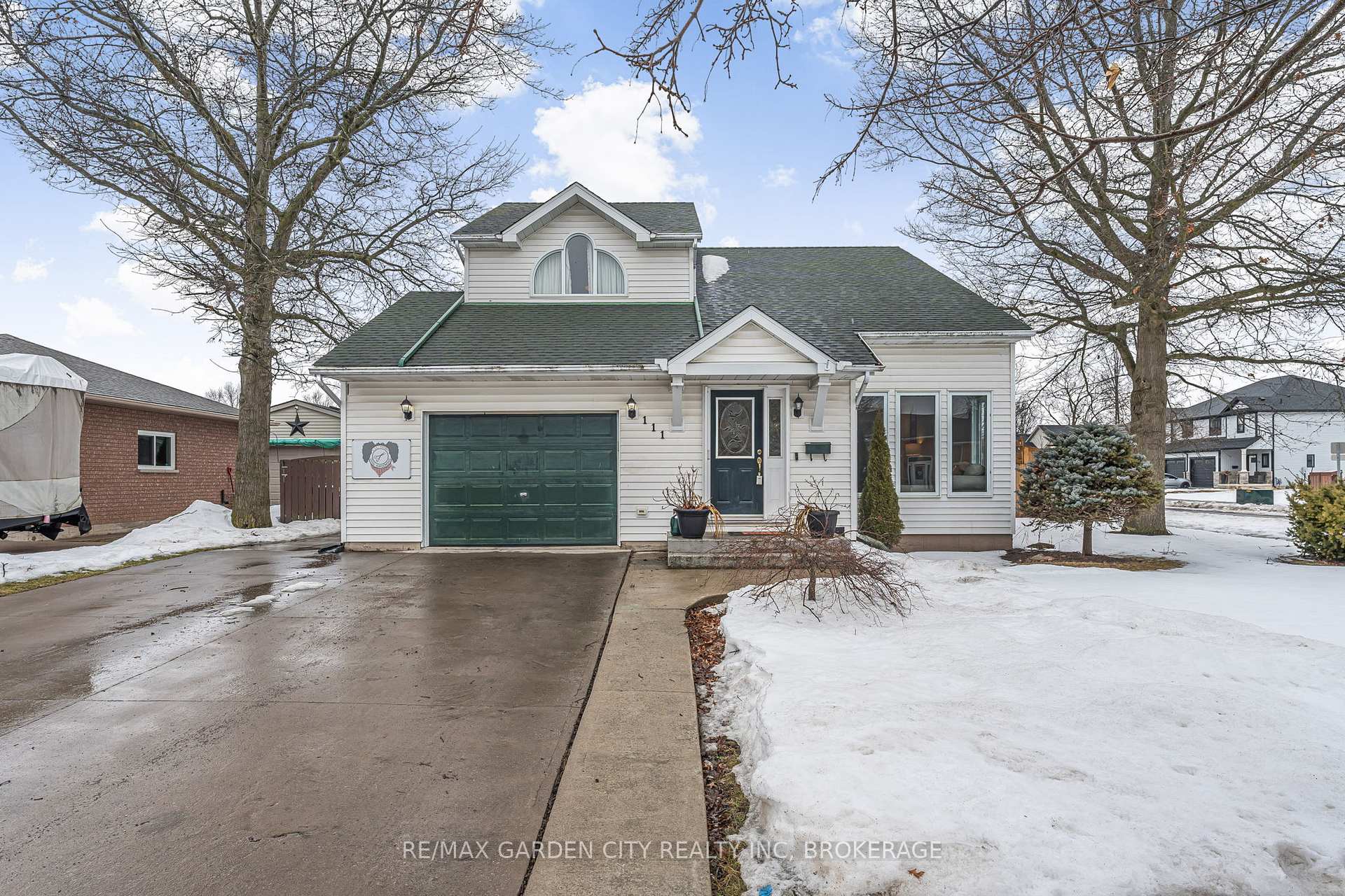 Photo 1 of 111 Green Pointe Drive, Welland, N. Welland — HOMEH